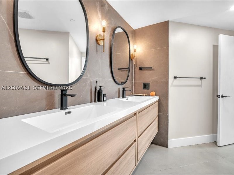 image 500 Brickell West4