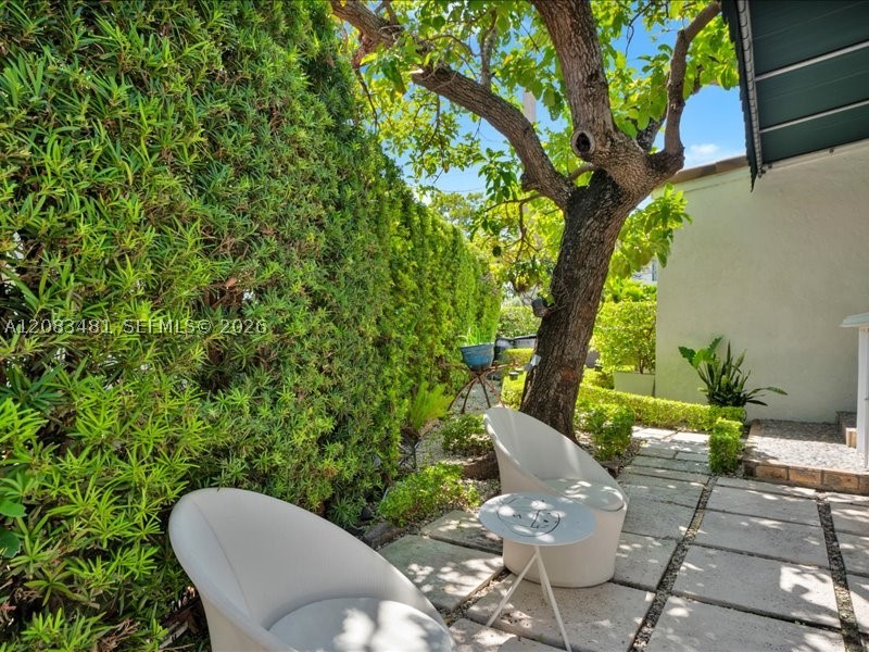 1150 N Biscayne Pt Rd Miami Beach, FL 33141
