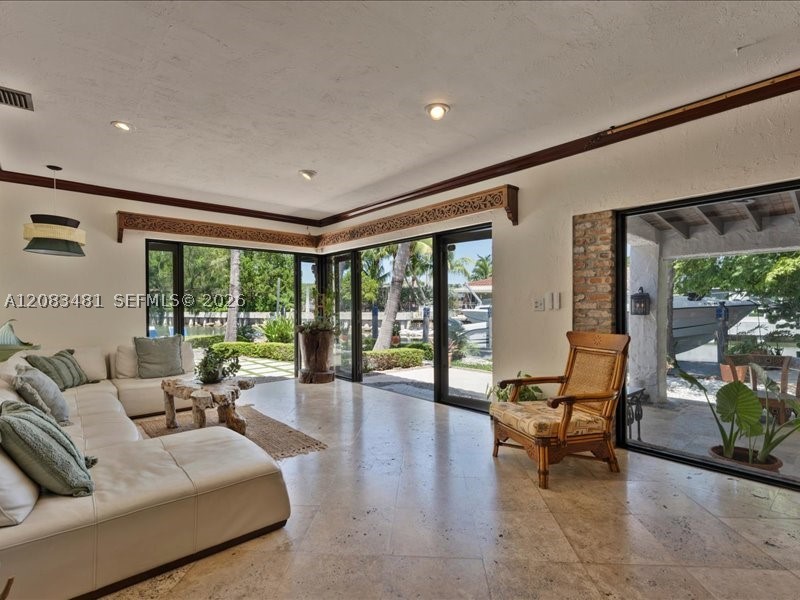 1150 N Biscayne Pt Rd Miami Beach, FL 33141