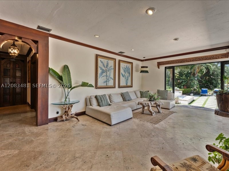 1150 N Biscayne Pt Rd Miami Beach, FL 33141