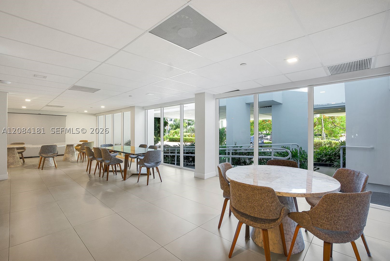 image Commodore Club West32