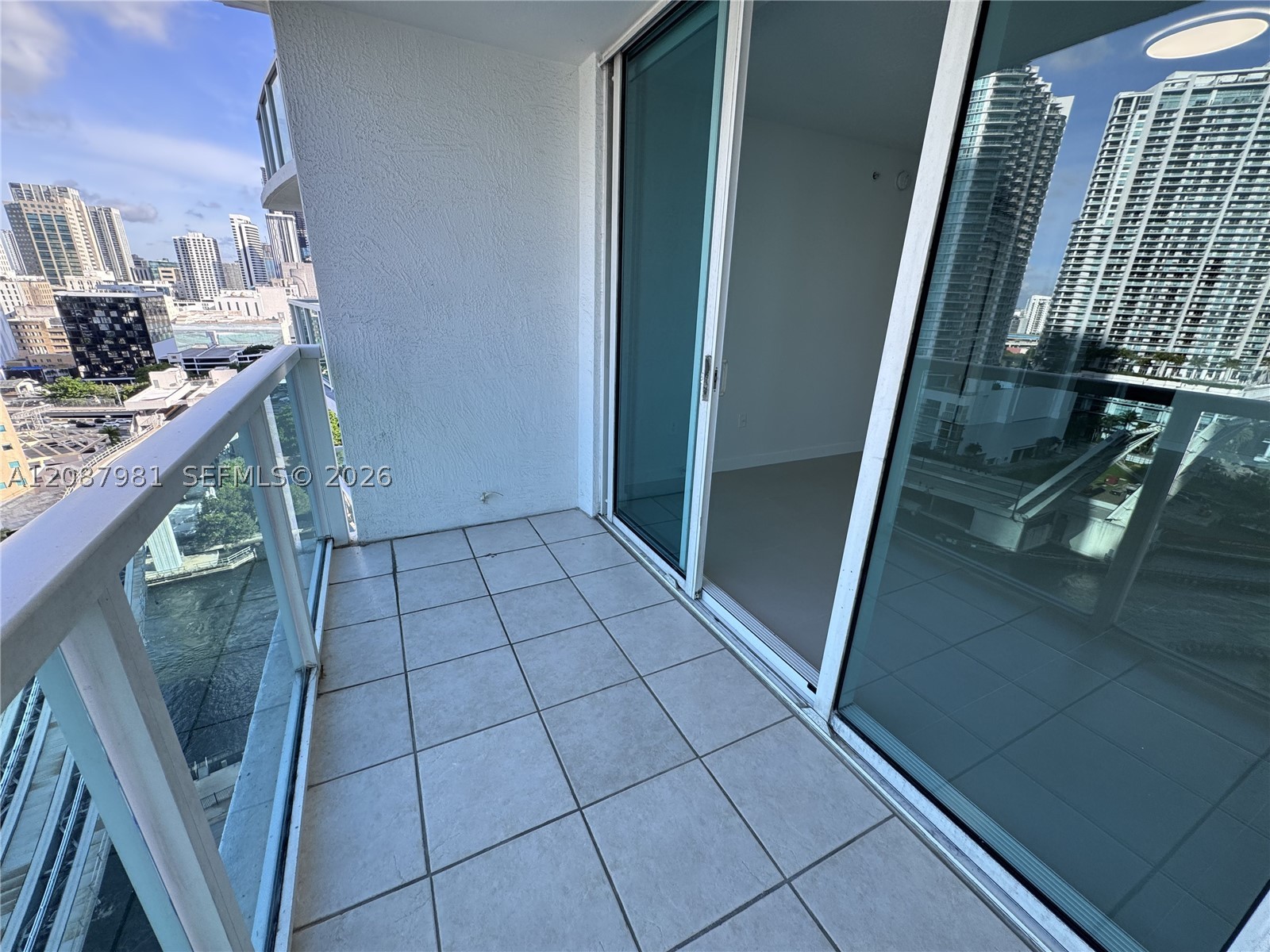 image Brickell on the River North27