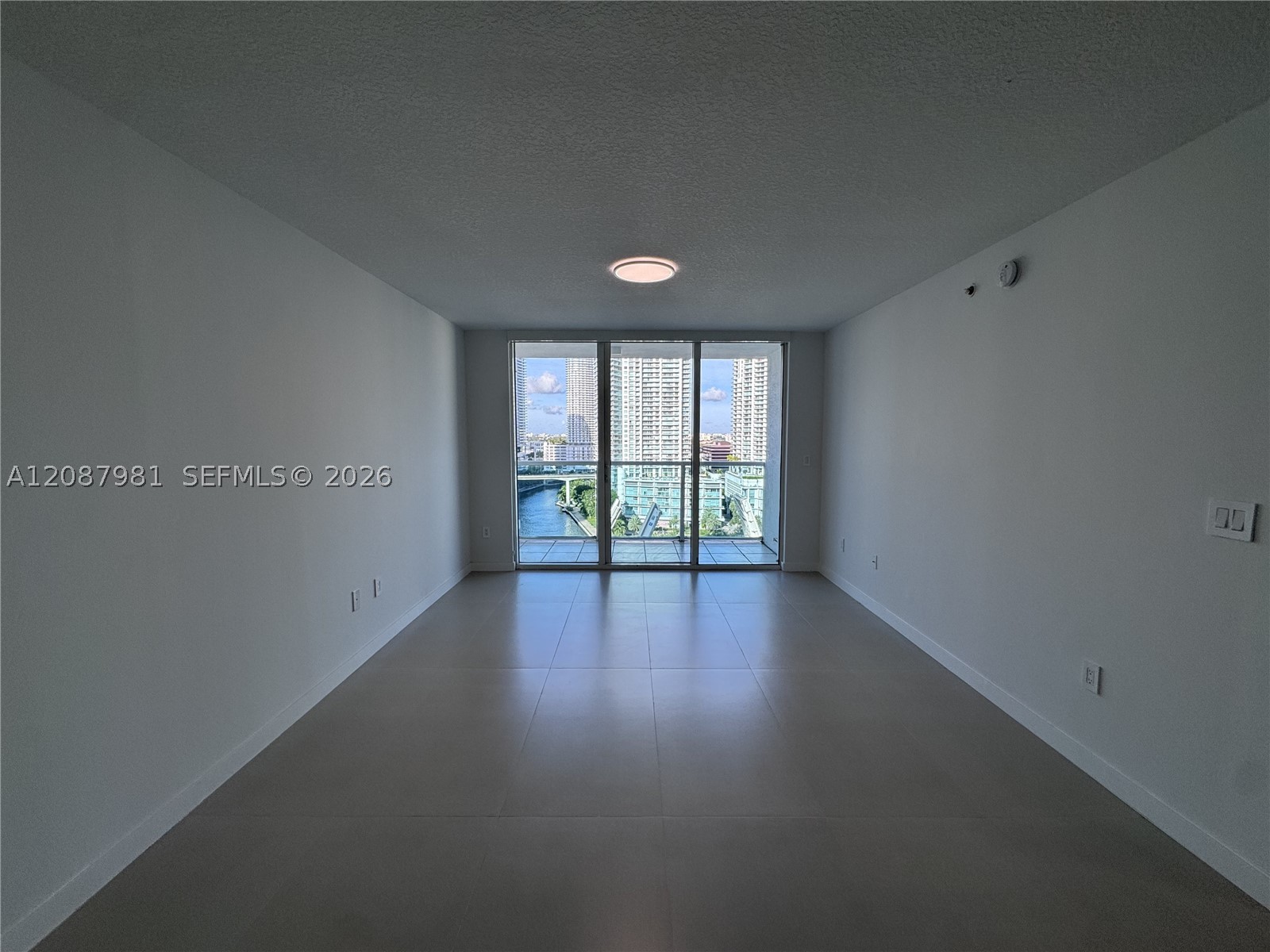 image Brickell on the River North2