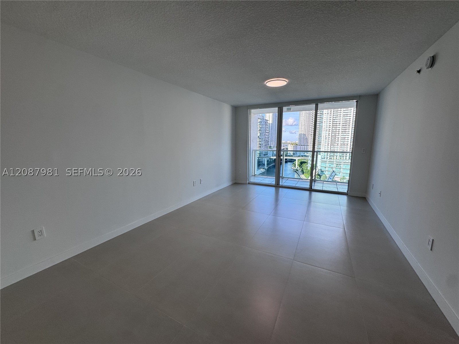 image Brickell on the River North3