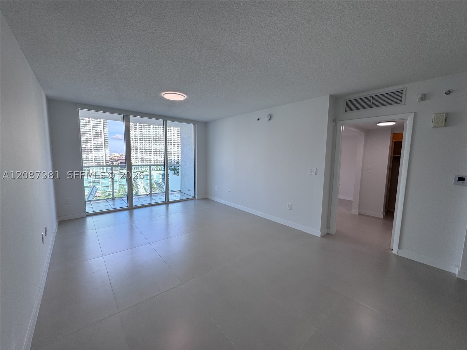 image Brickell on the River North4
