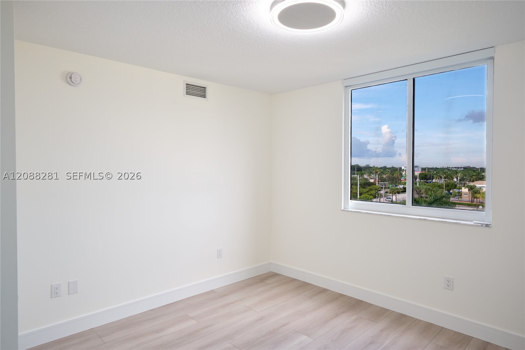 image The Venture at Aventura9