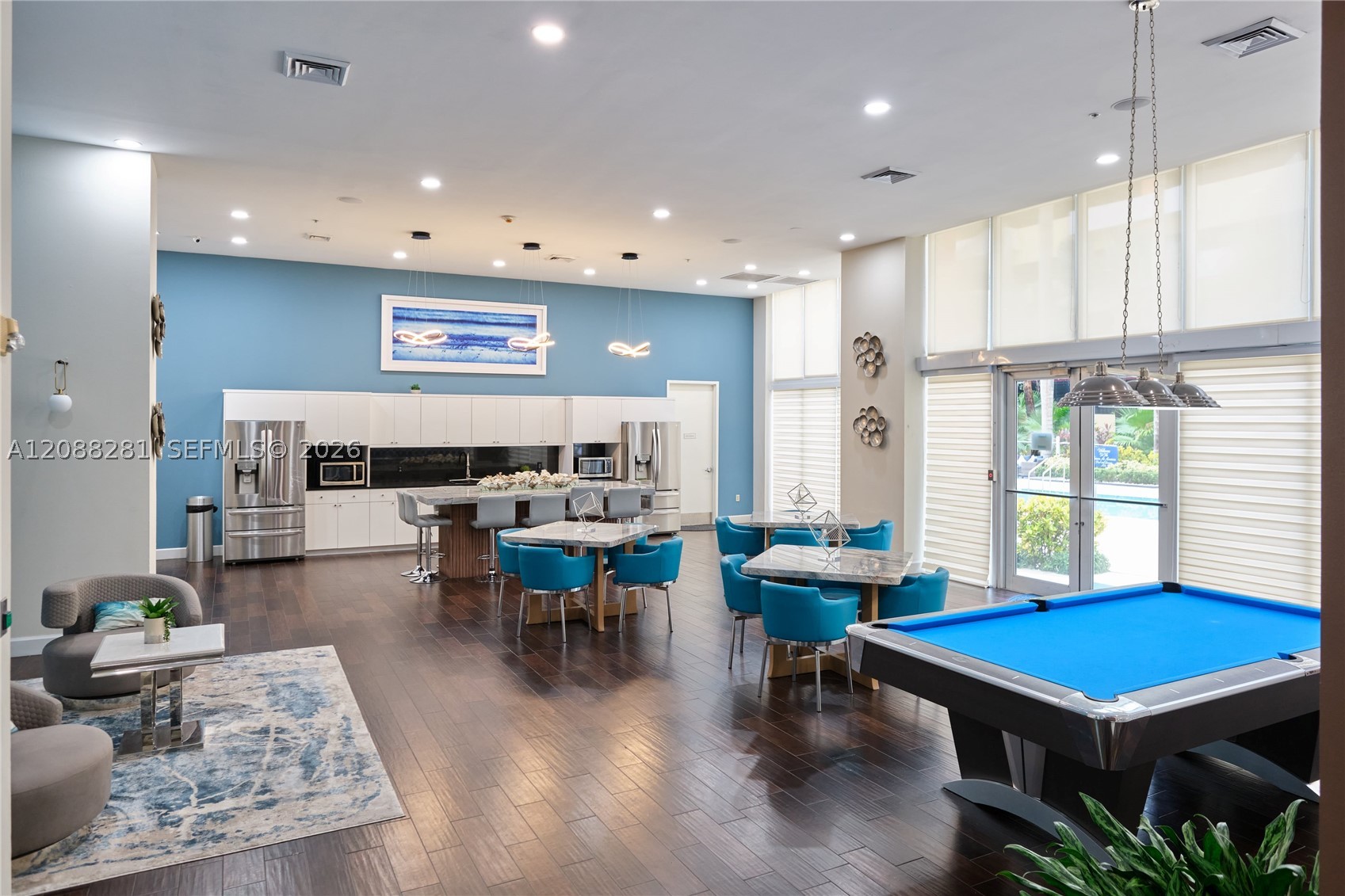 image The Venture at Aventura25