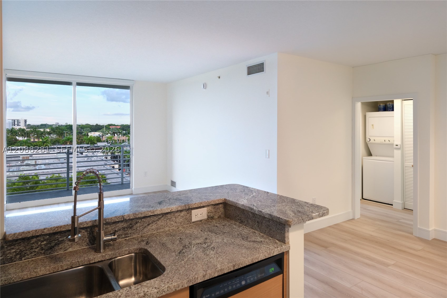 image The Venture at Aventura2