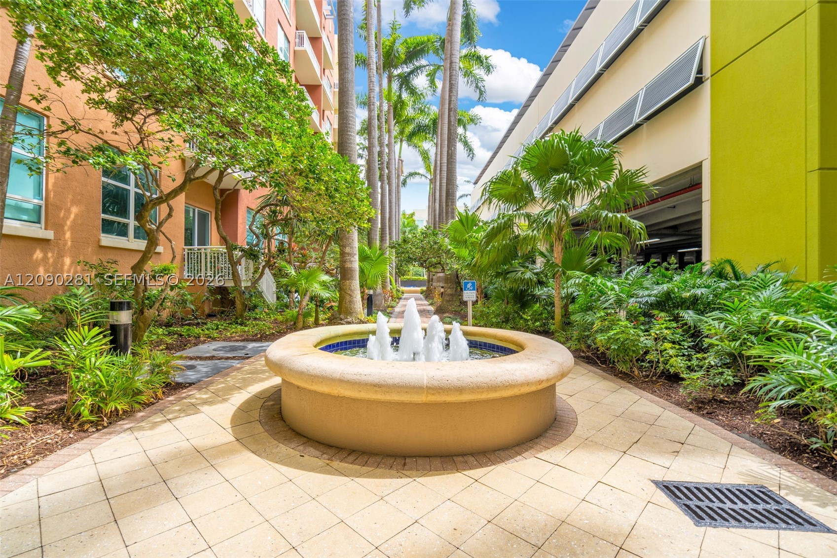 image Cite on the Bay West25