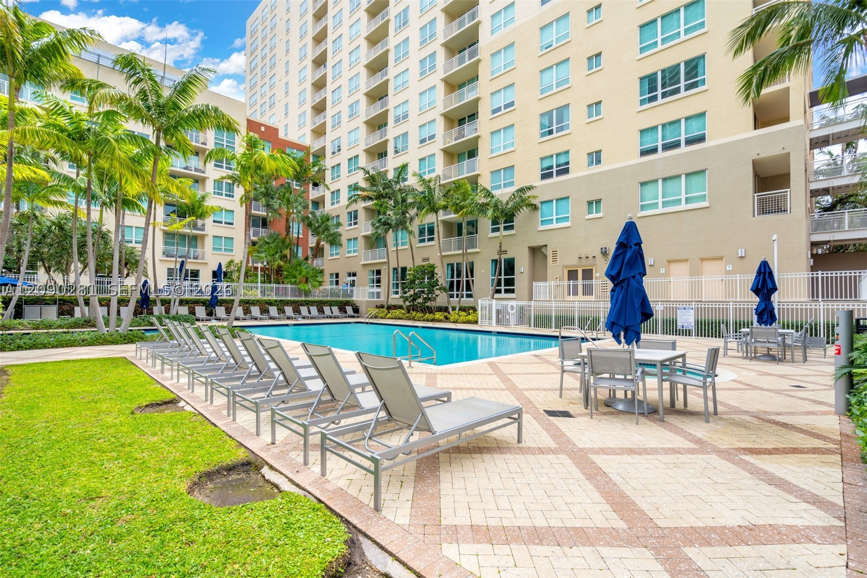 image Cite on the Bay West26