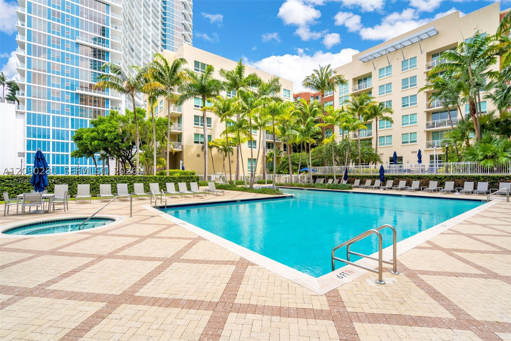 image Cite on the Bay West27
