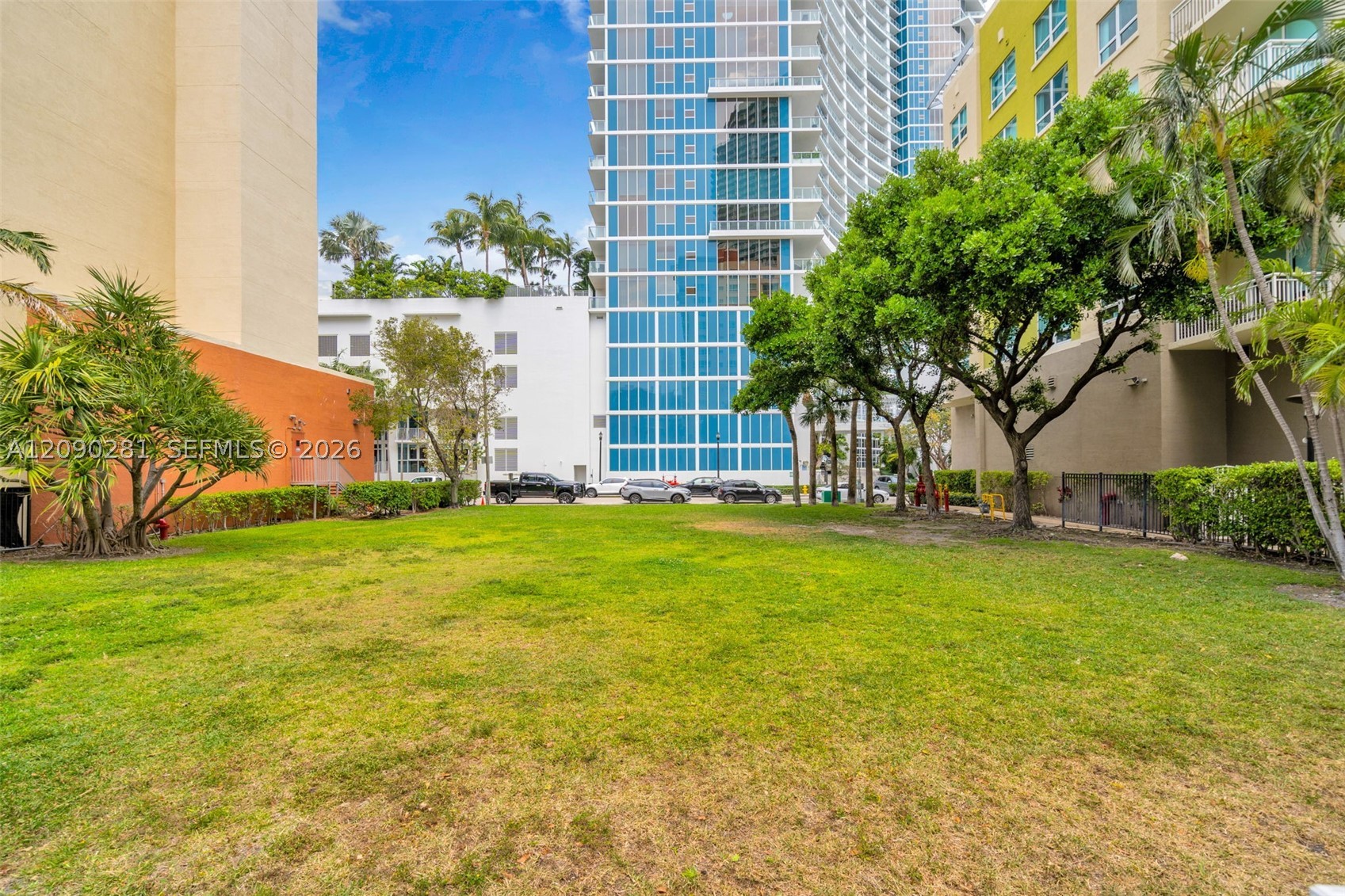 image Cite on the Bay West32