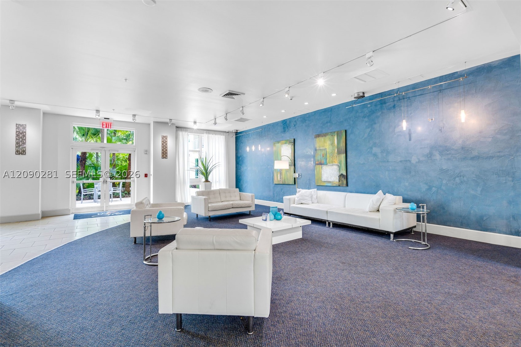 image Cite on the Bay West37
