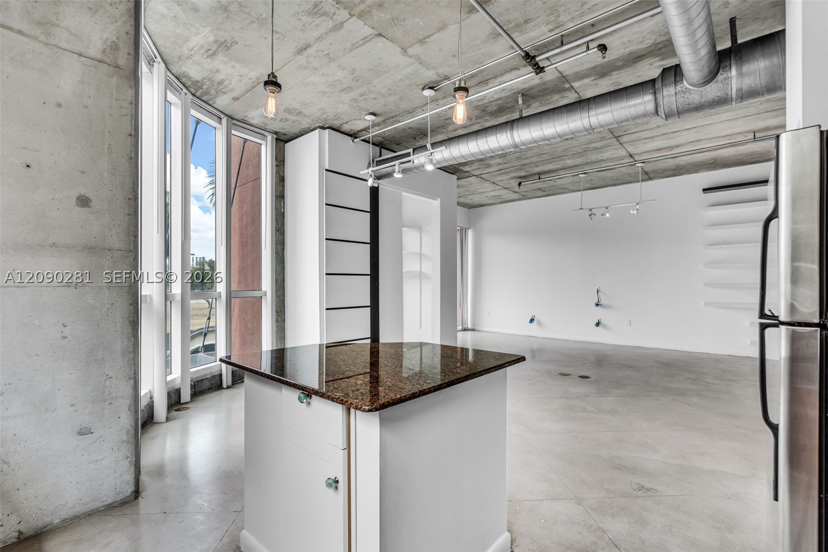 image Cite on the Bay West8