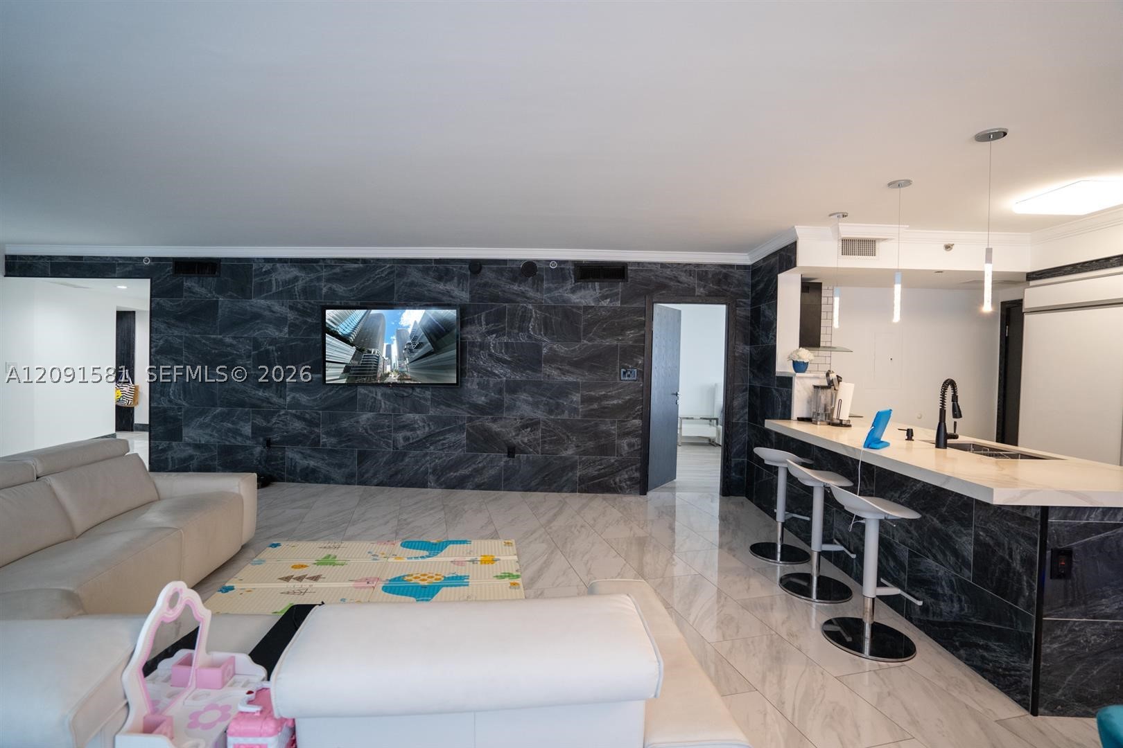 image Beach Club 18
