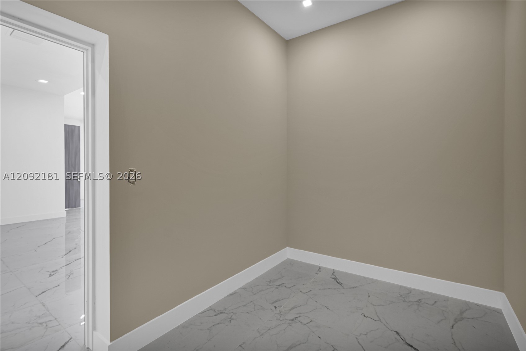 9505 SW 67th Ave Pinecrest, FL 33156