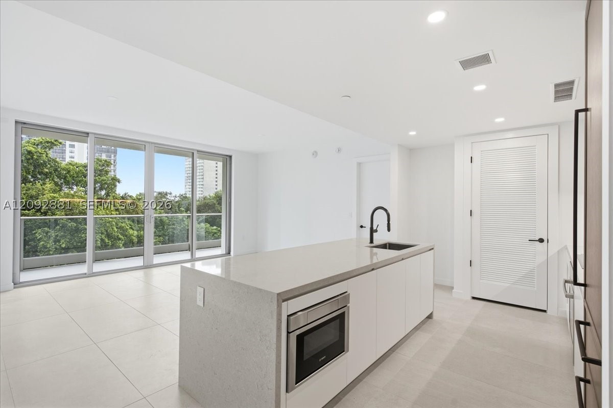 2200 Brickell Ave #301