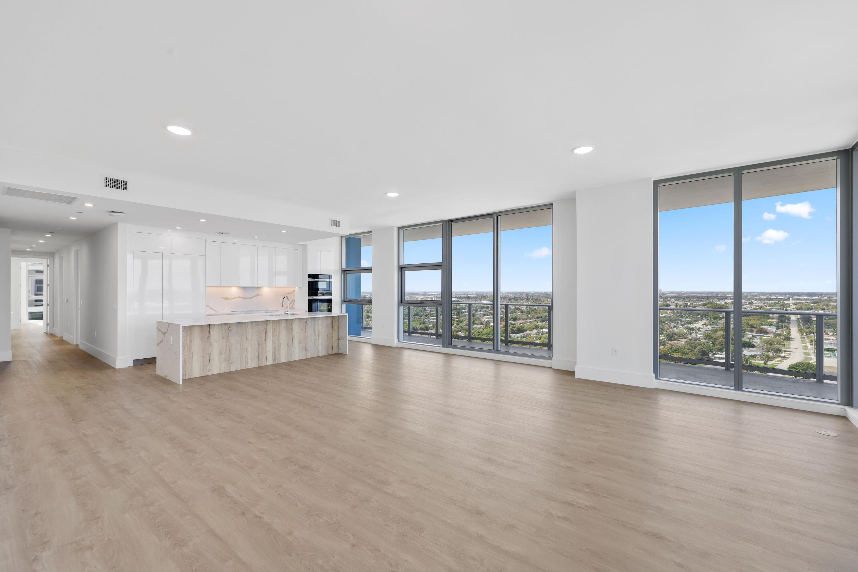 220 Lake Shr #1823 Lake Park, FL 33403