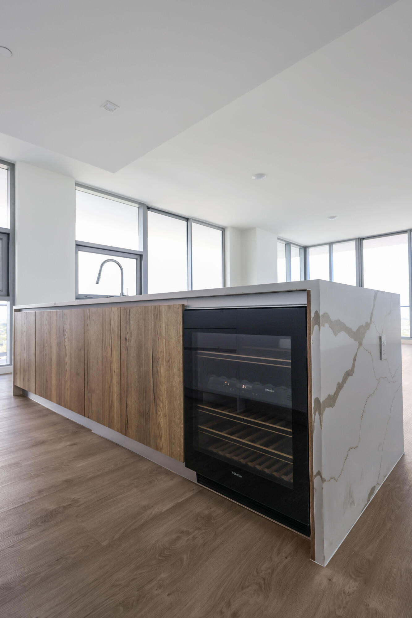 220 Lake Shr #1823 Lake Park, FL 33403