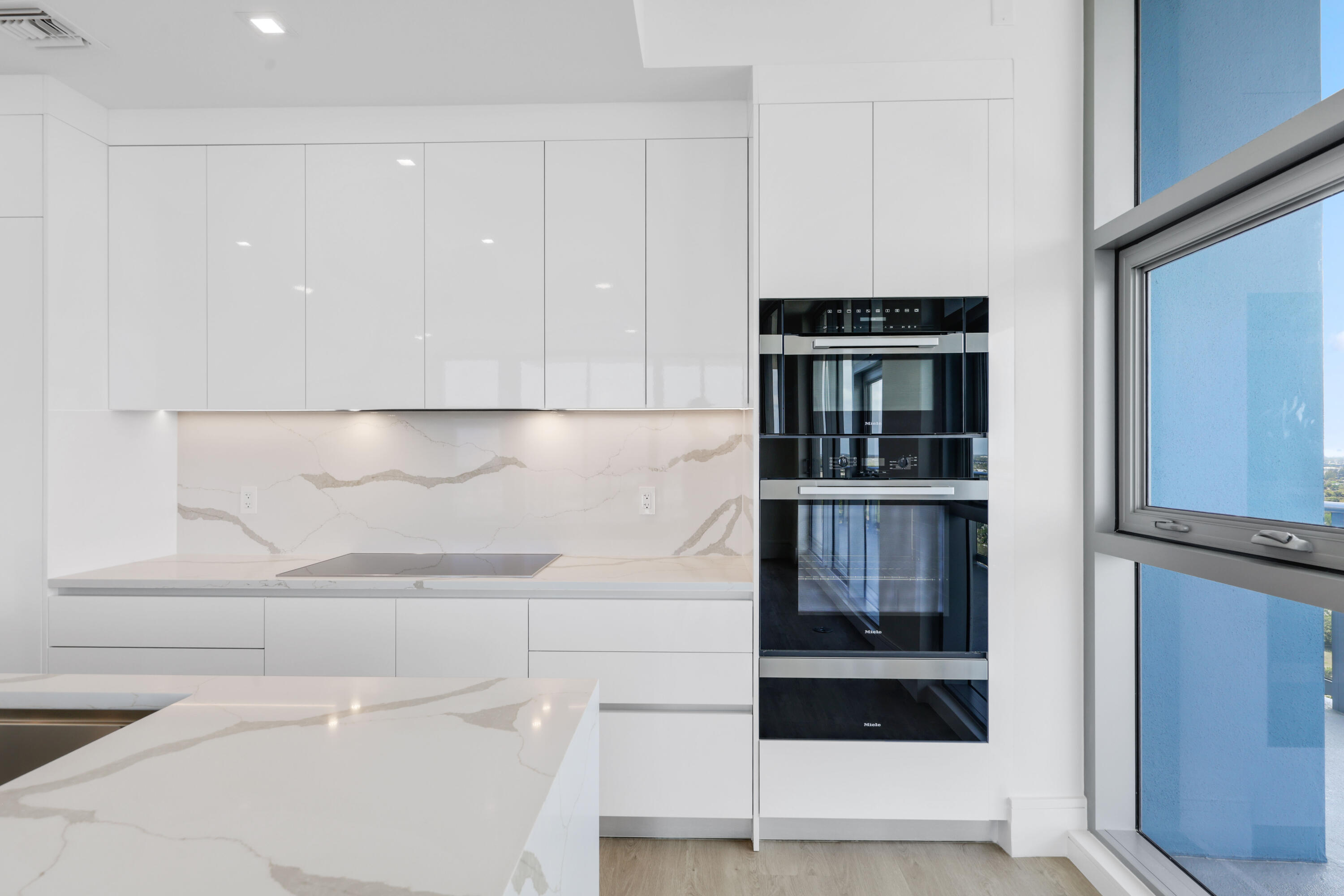 220 Lake Shr #1823 Lake Park, FL 33403