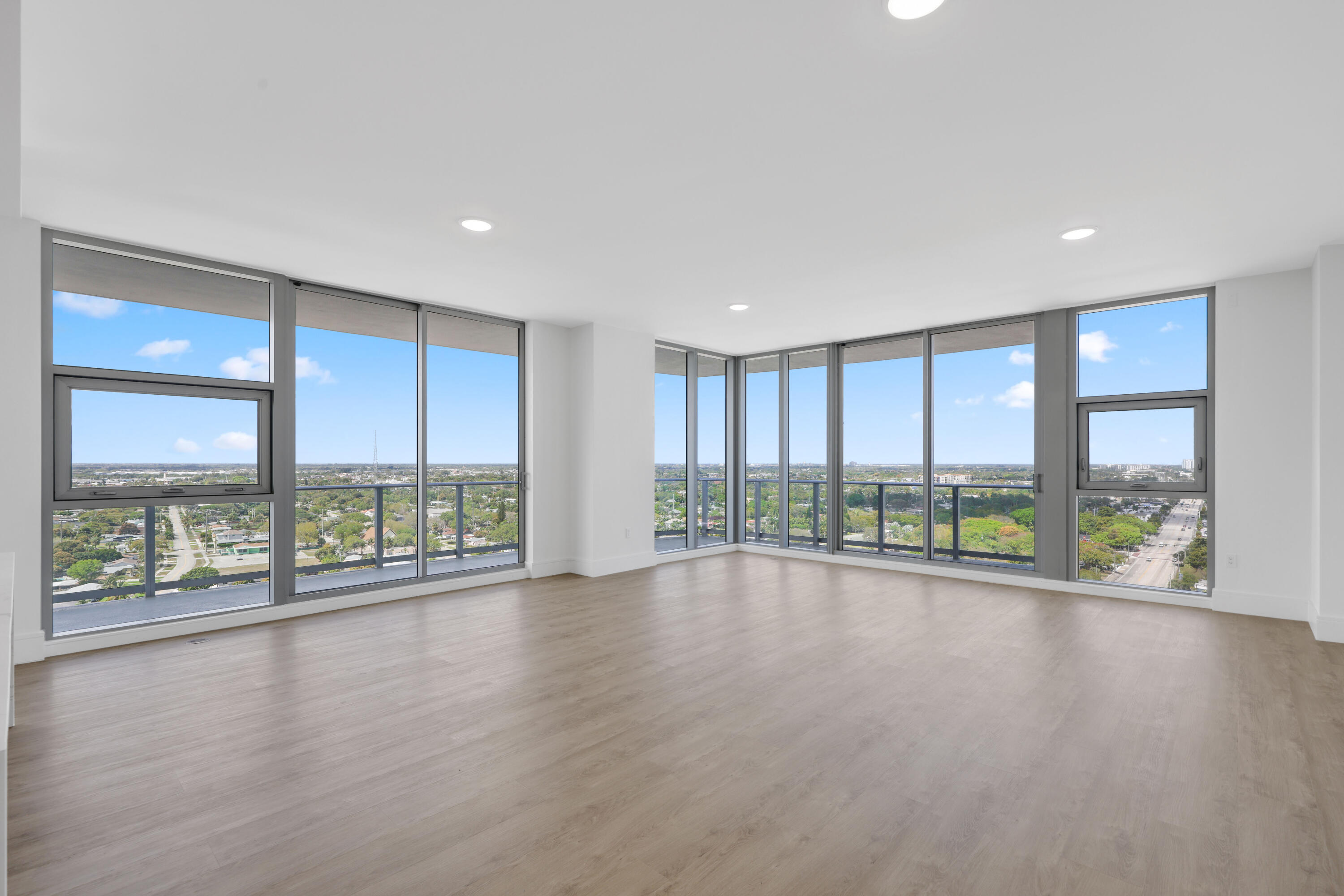 220 Lake Shr #1823 Lake Park, FL 33403