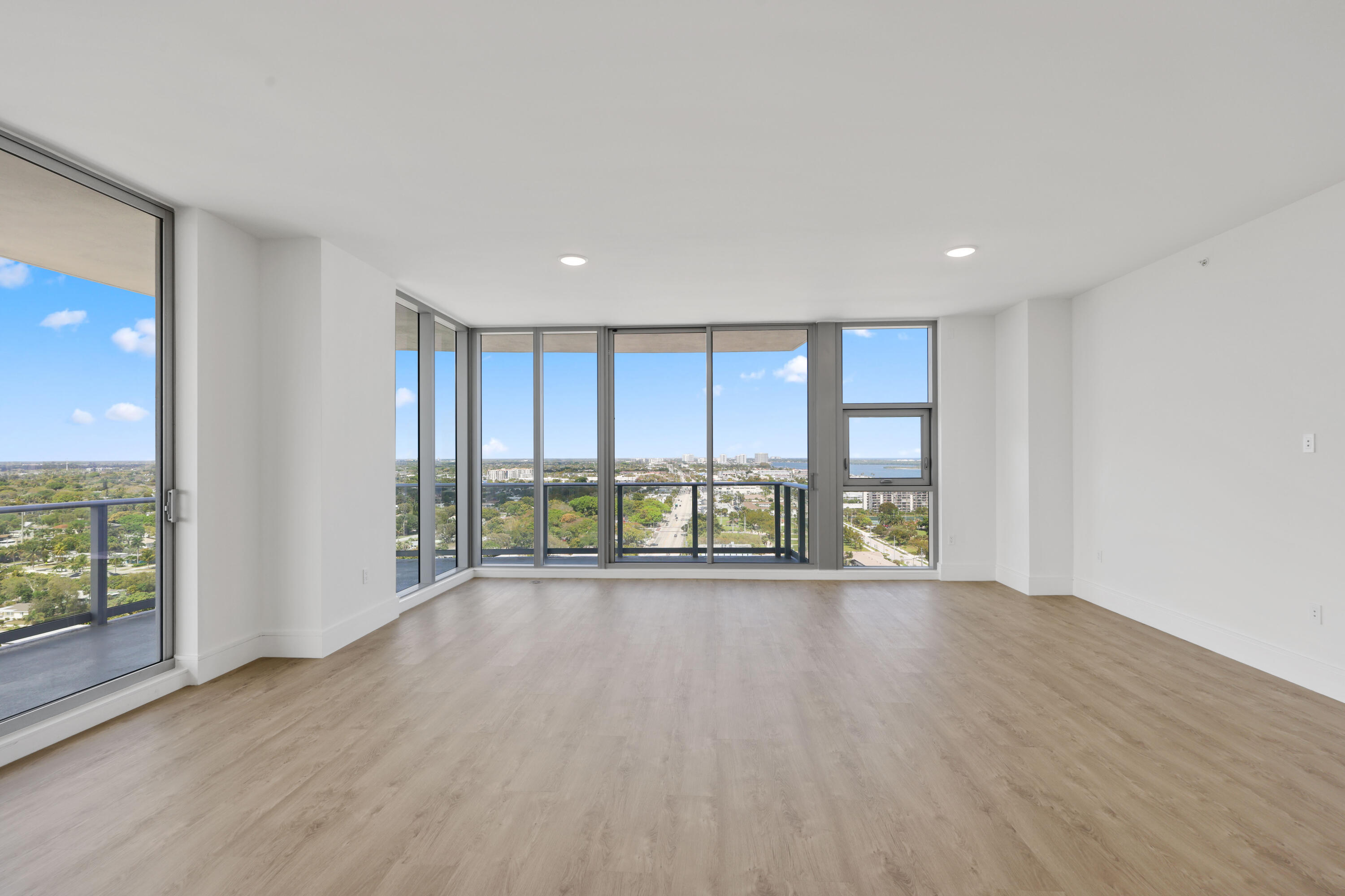 220 Lake Shr #1823 Lake Park, FL 33403