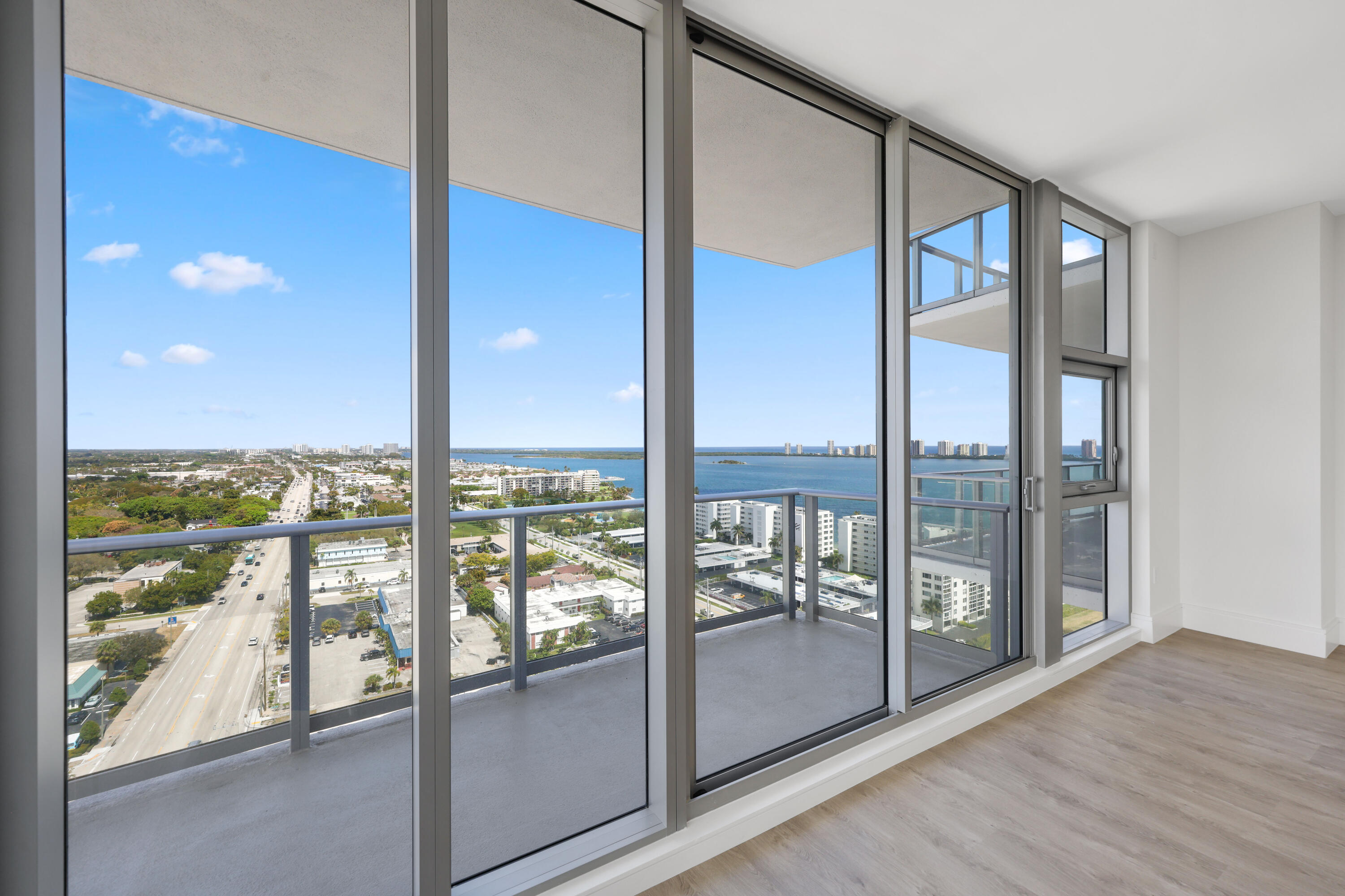 220 Lake Shr #1823 Lake Park, FL 33403