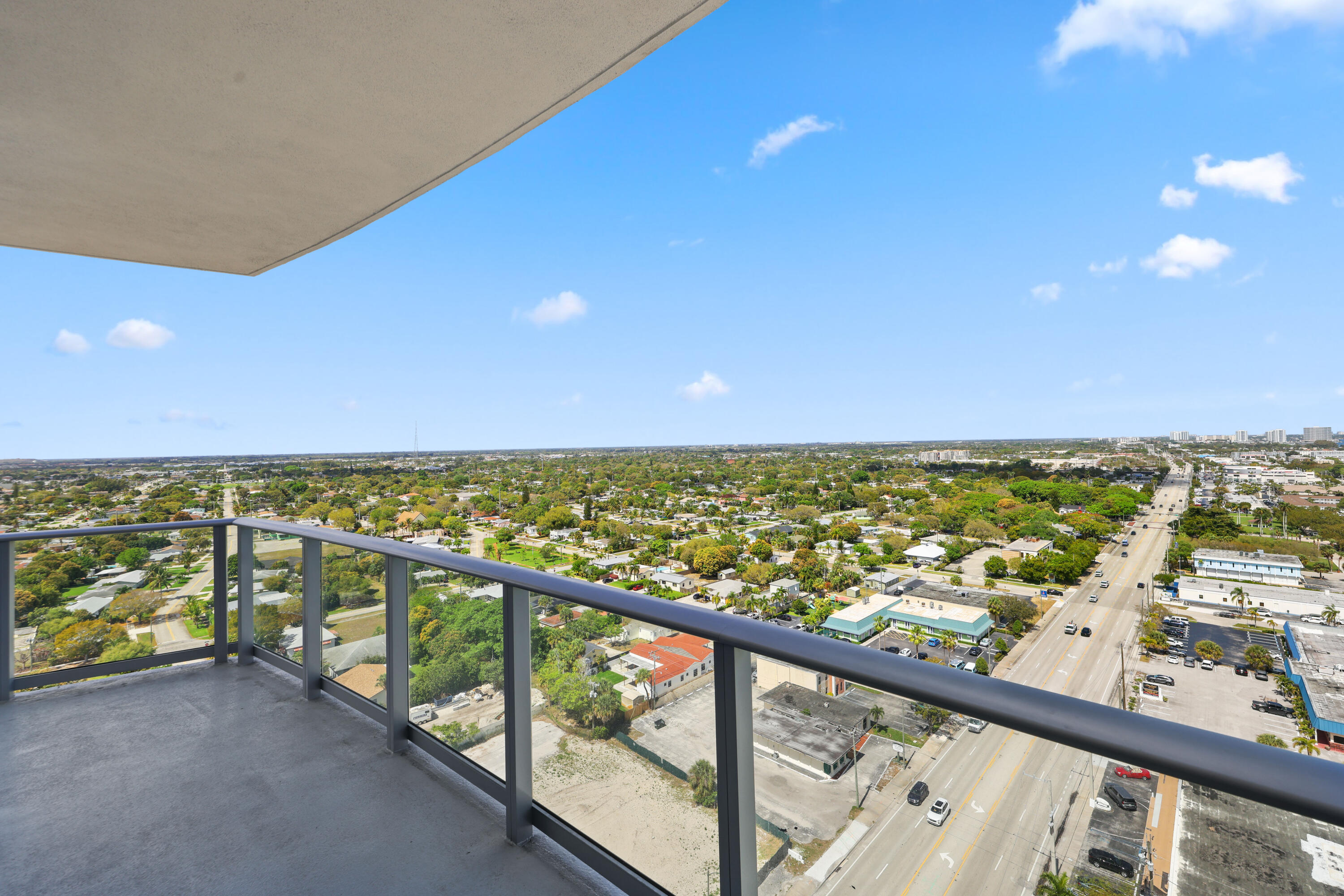 220 Lake Shr #1823 Lake Park, FL 33403