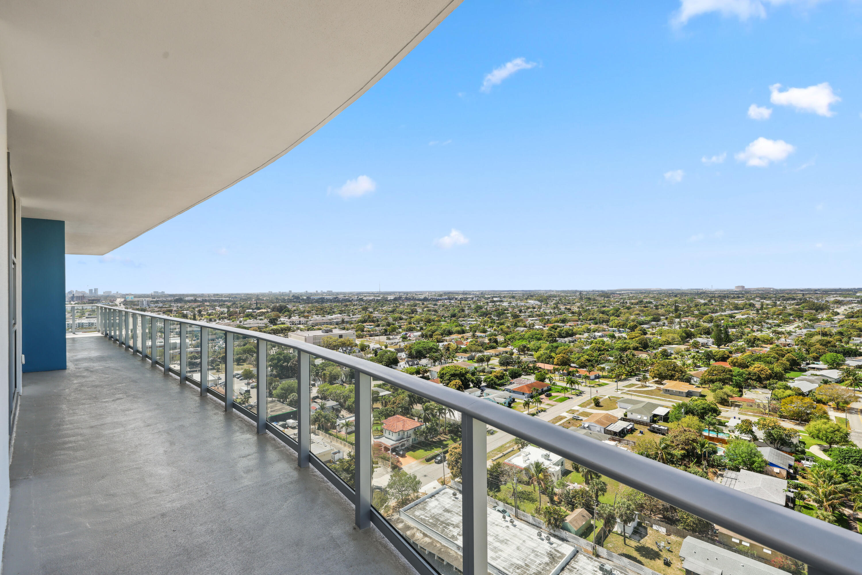 220 Lake Shr #1823 Lake Park, FL 33403