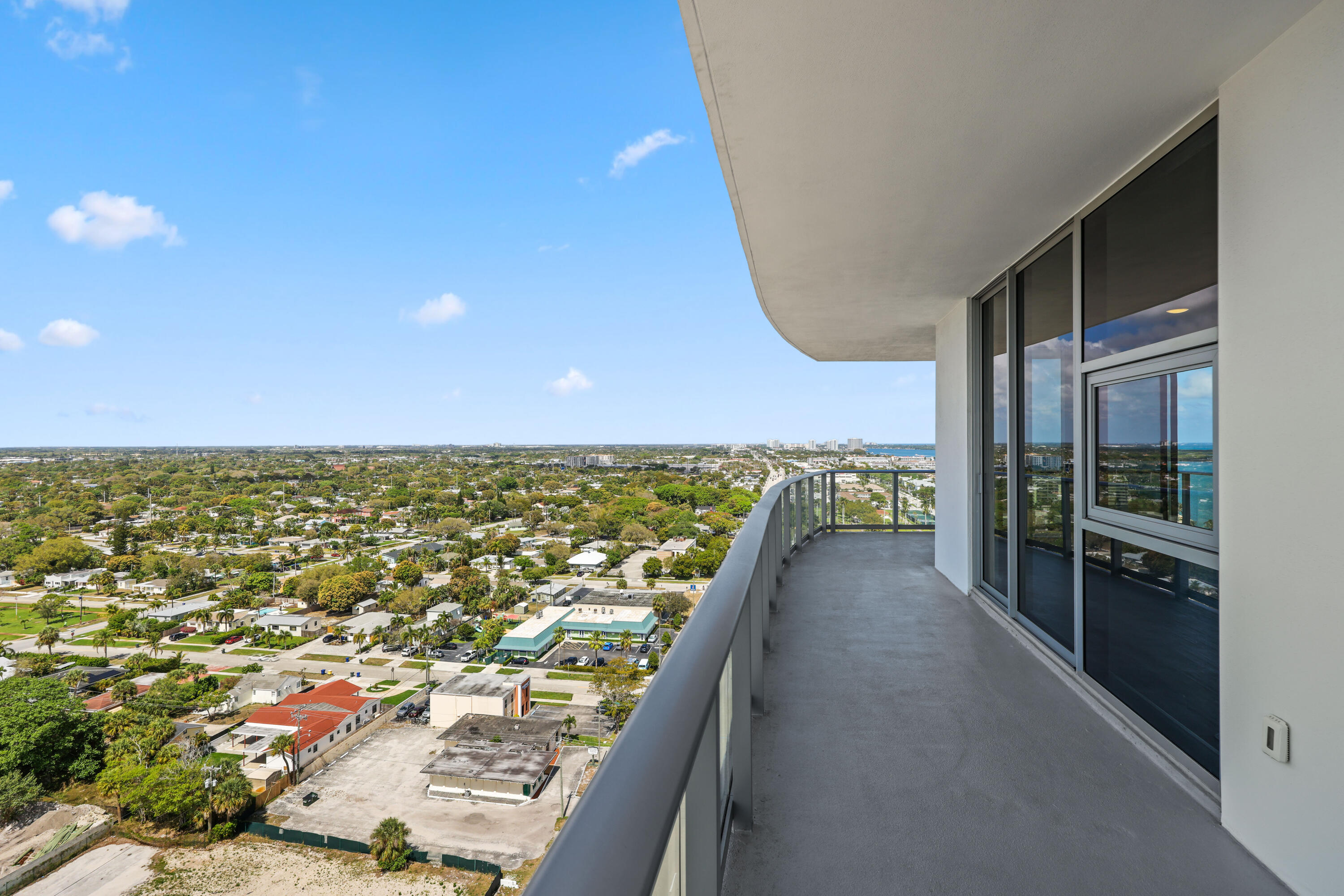 220 Lake Shr #1823 Lake Park, FL 33403