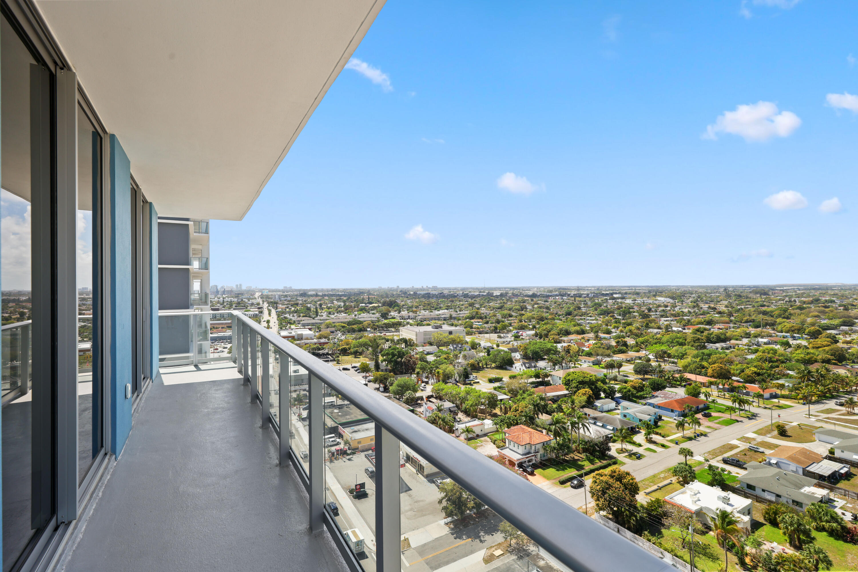 220 Lake Shr #1823 Lake Park, FL 33403