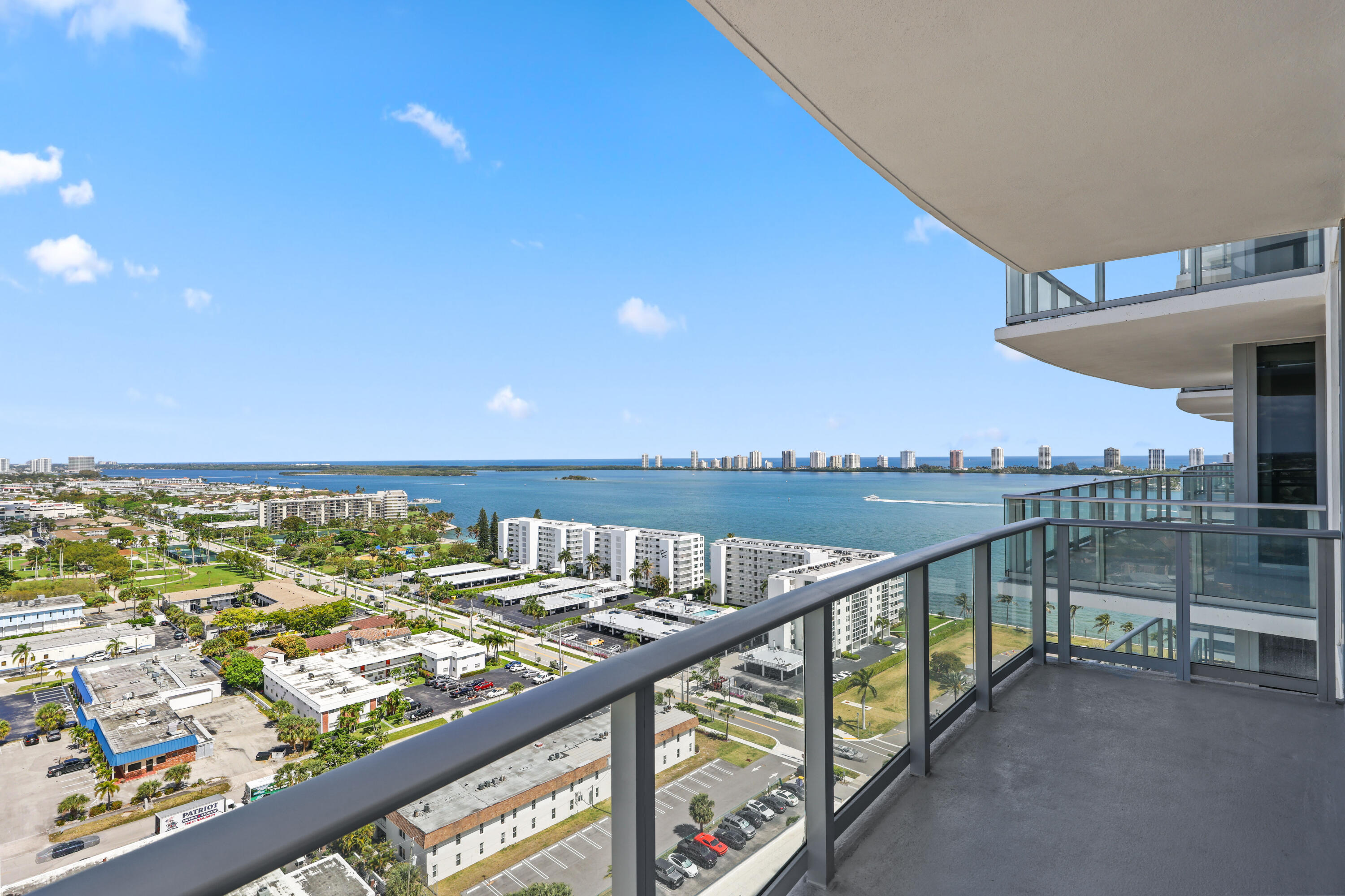 220 Lake Shr #1823 Lake Park, FL 33403