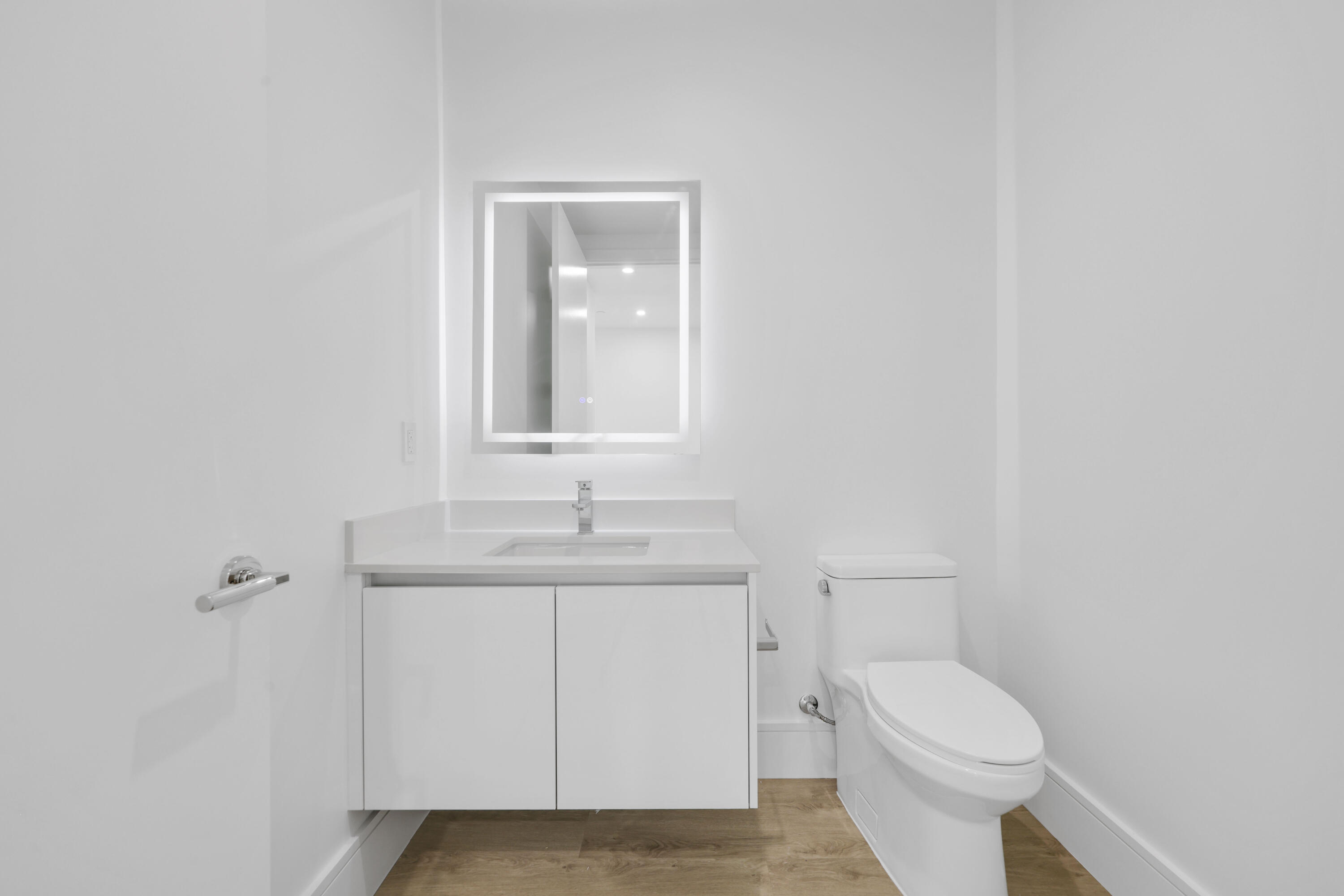 220 Lake Shr #1823 Lake Park, FL 33403