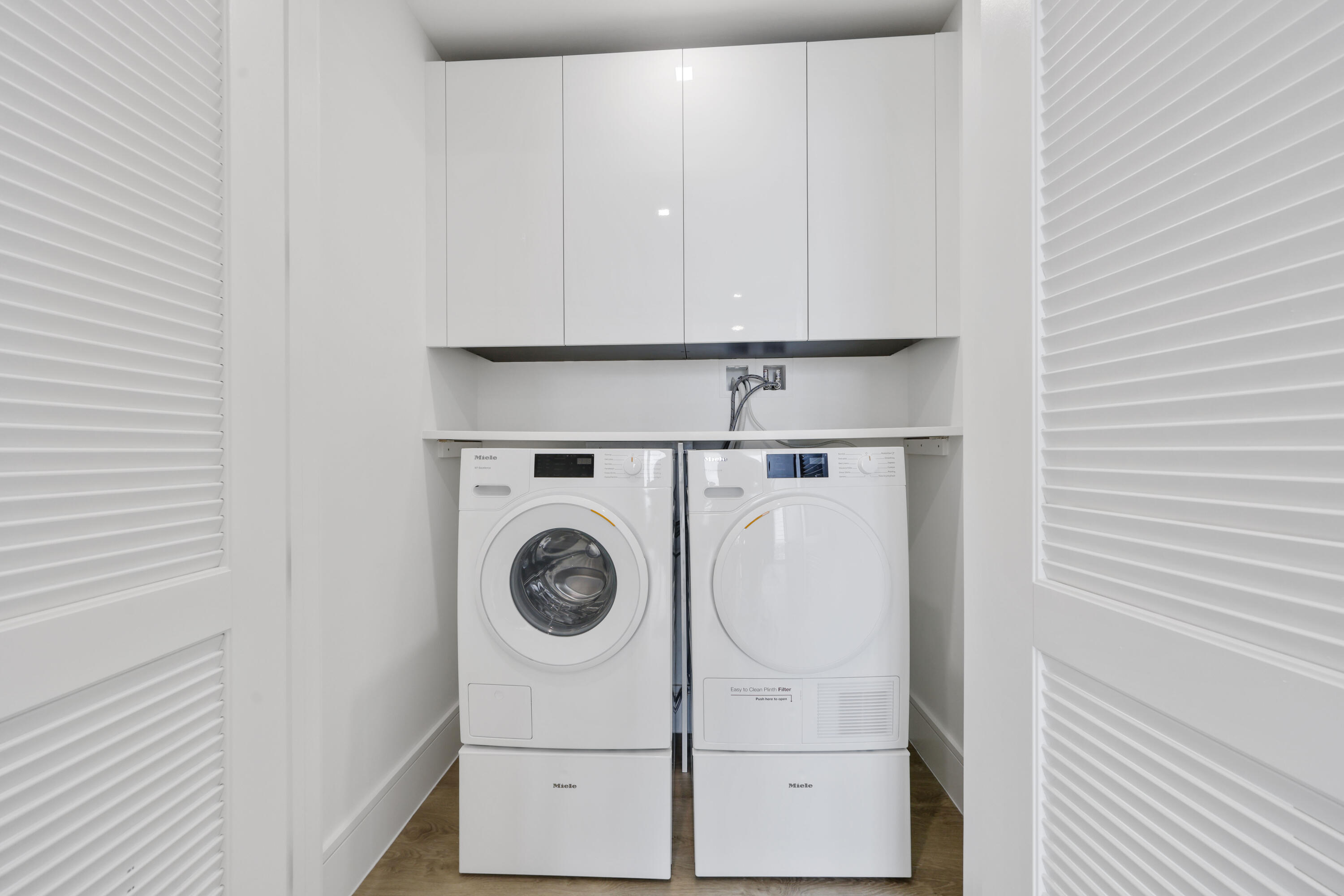 220 Lake Shr #1823 Lake Park, FL 33403