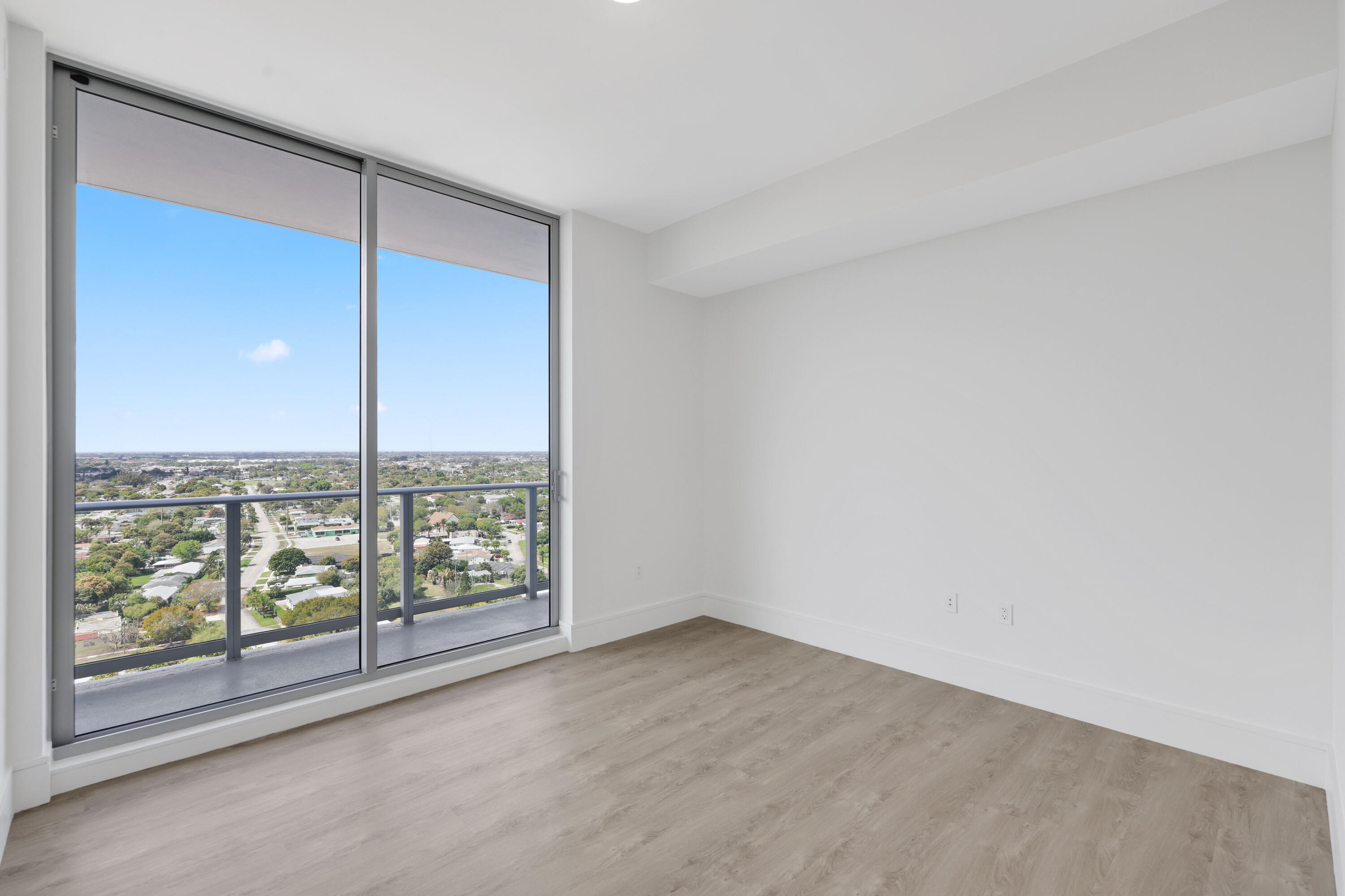 220 Lake Shr #1823 Lake Park, FL 33403