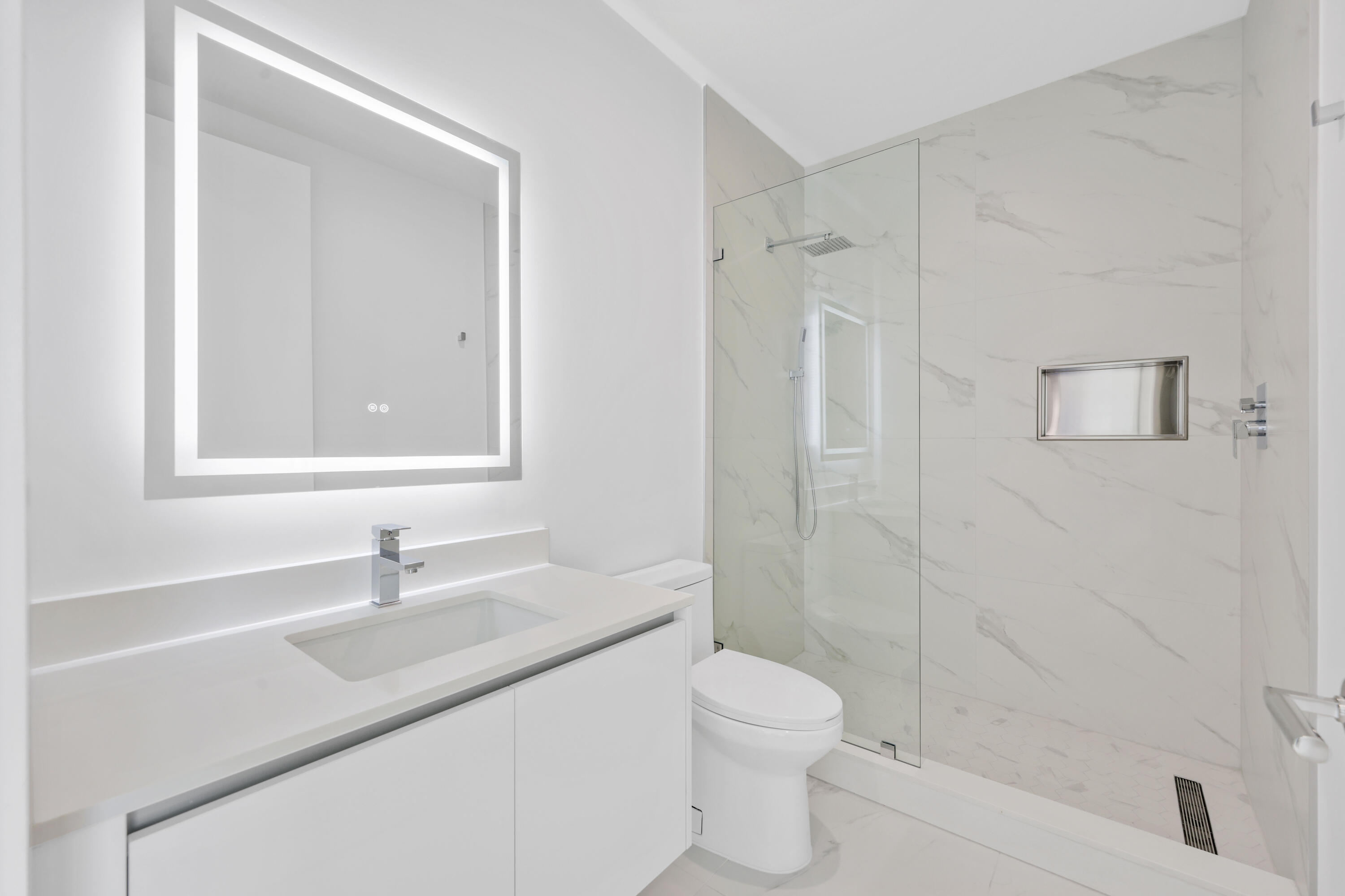 220 Lake Shr #1823 Lake Park, FL 33403