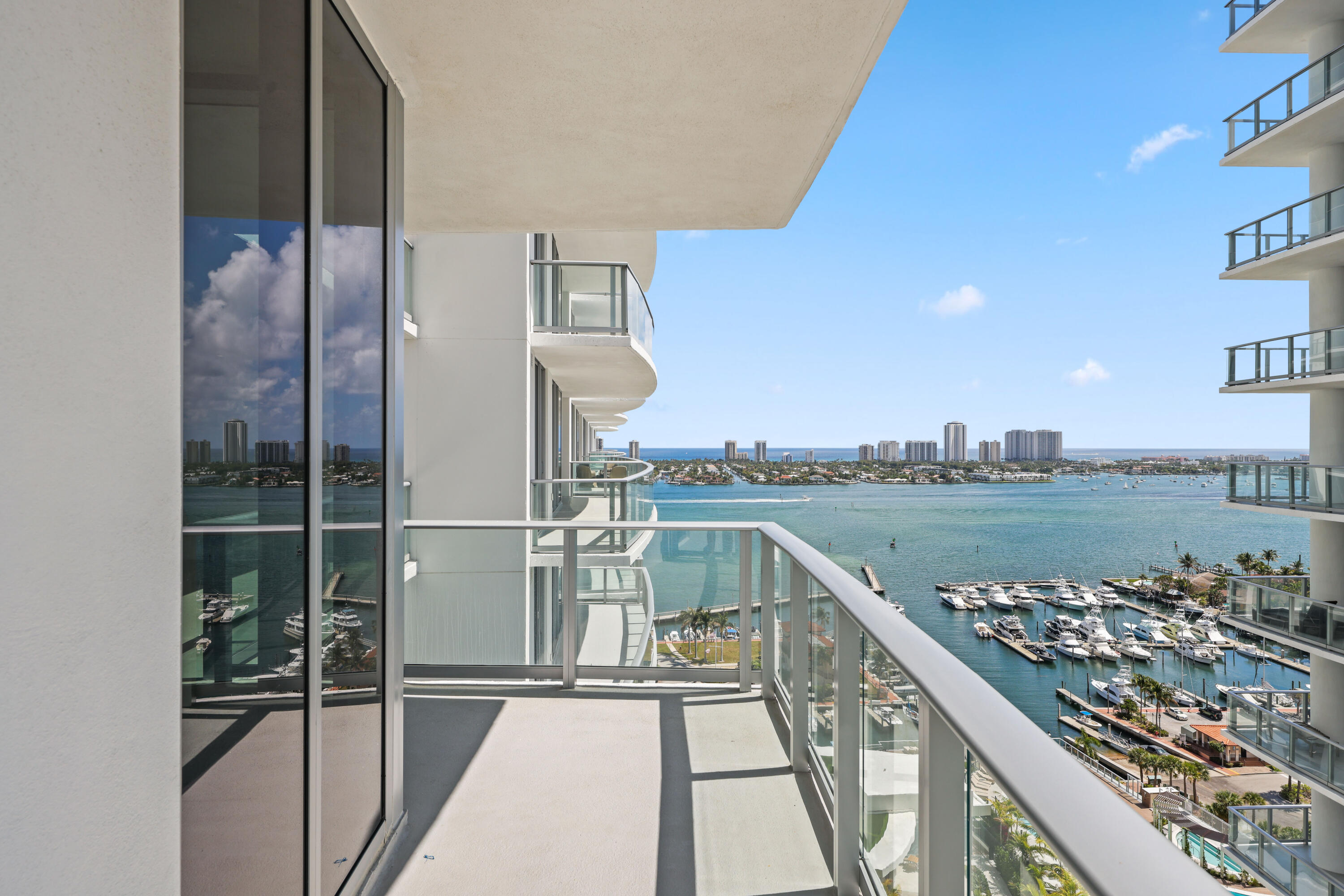 220 Lake Shr #1823 Lake Park, FL 33403