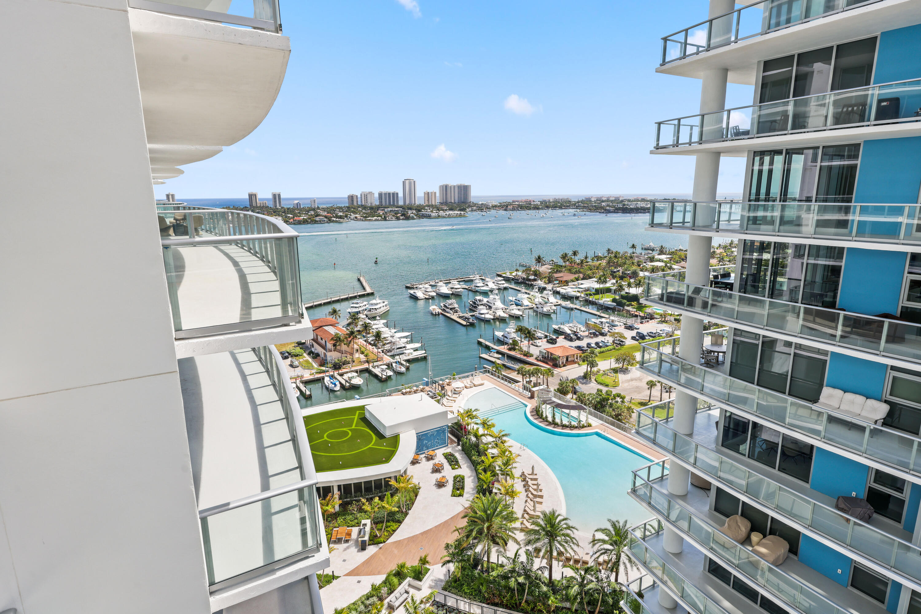 220 Lake Shr #1823 Lake Park, FL 33403