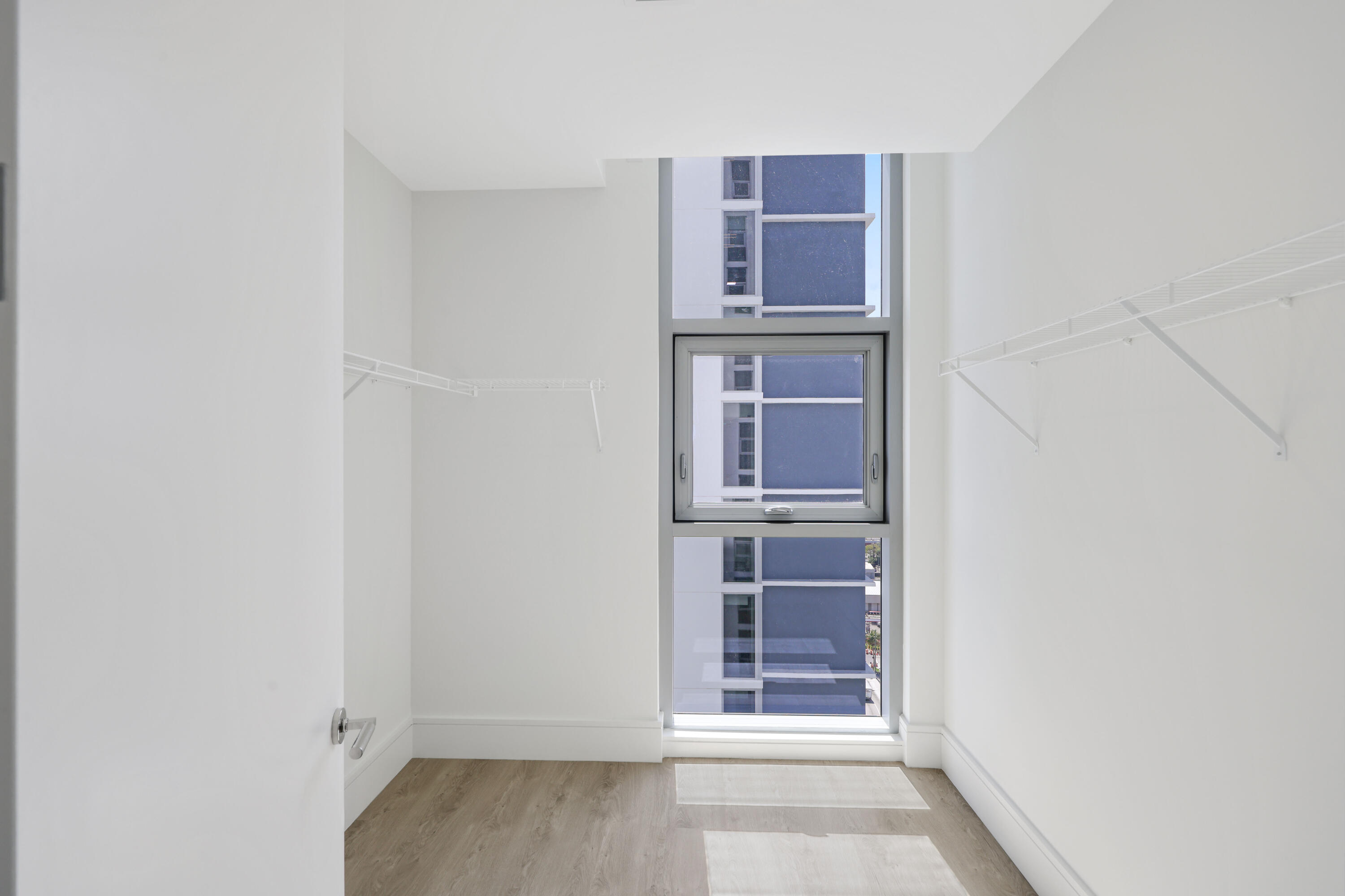 220 Lake Shr #1823 Lake Park, FL 33403