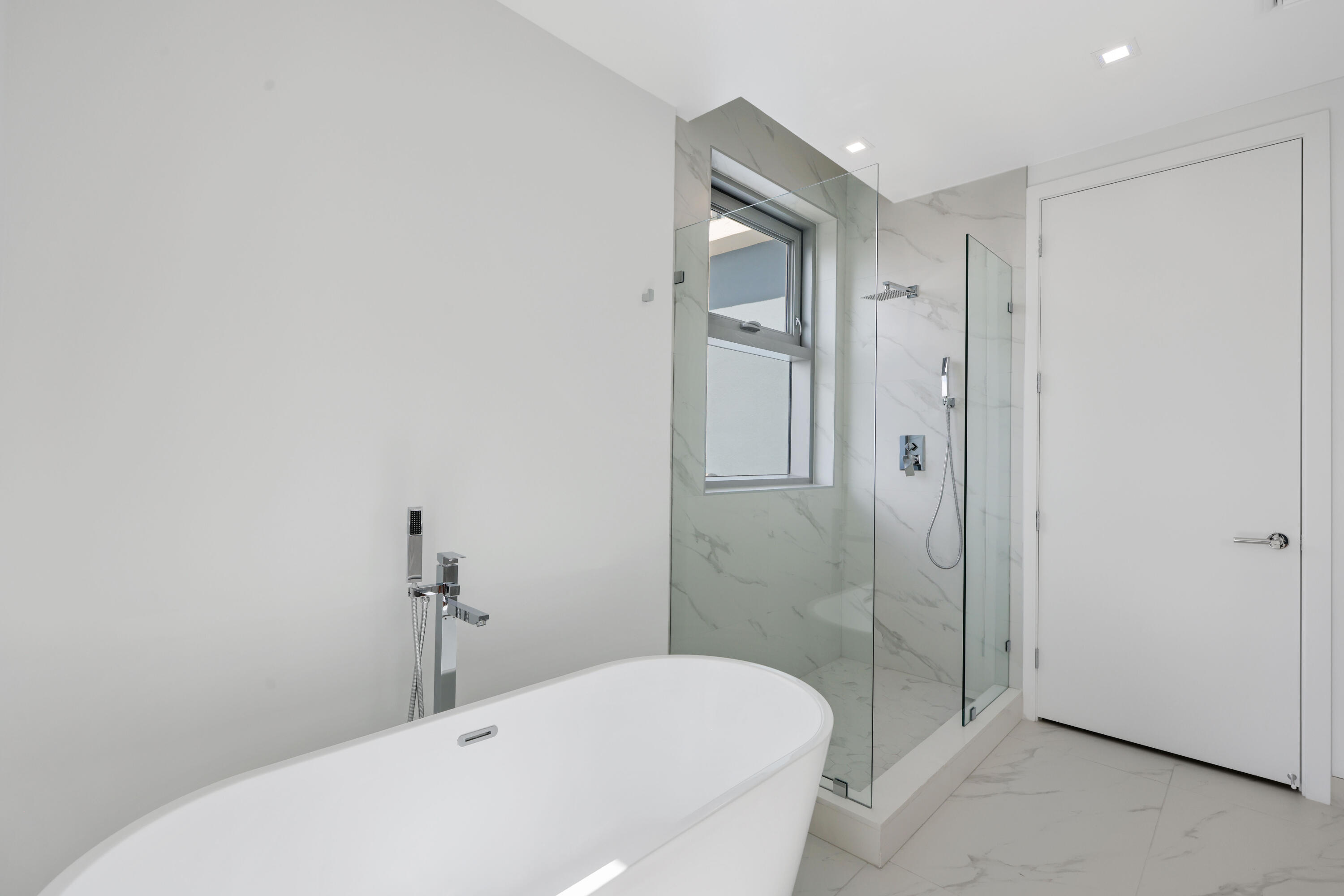 220 Lake Shr #1823 Lake Park, FL 33403