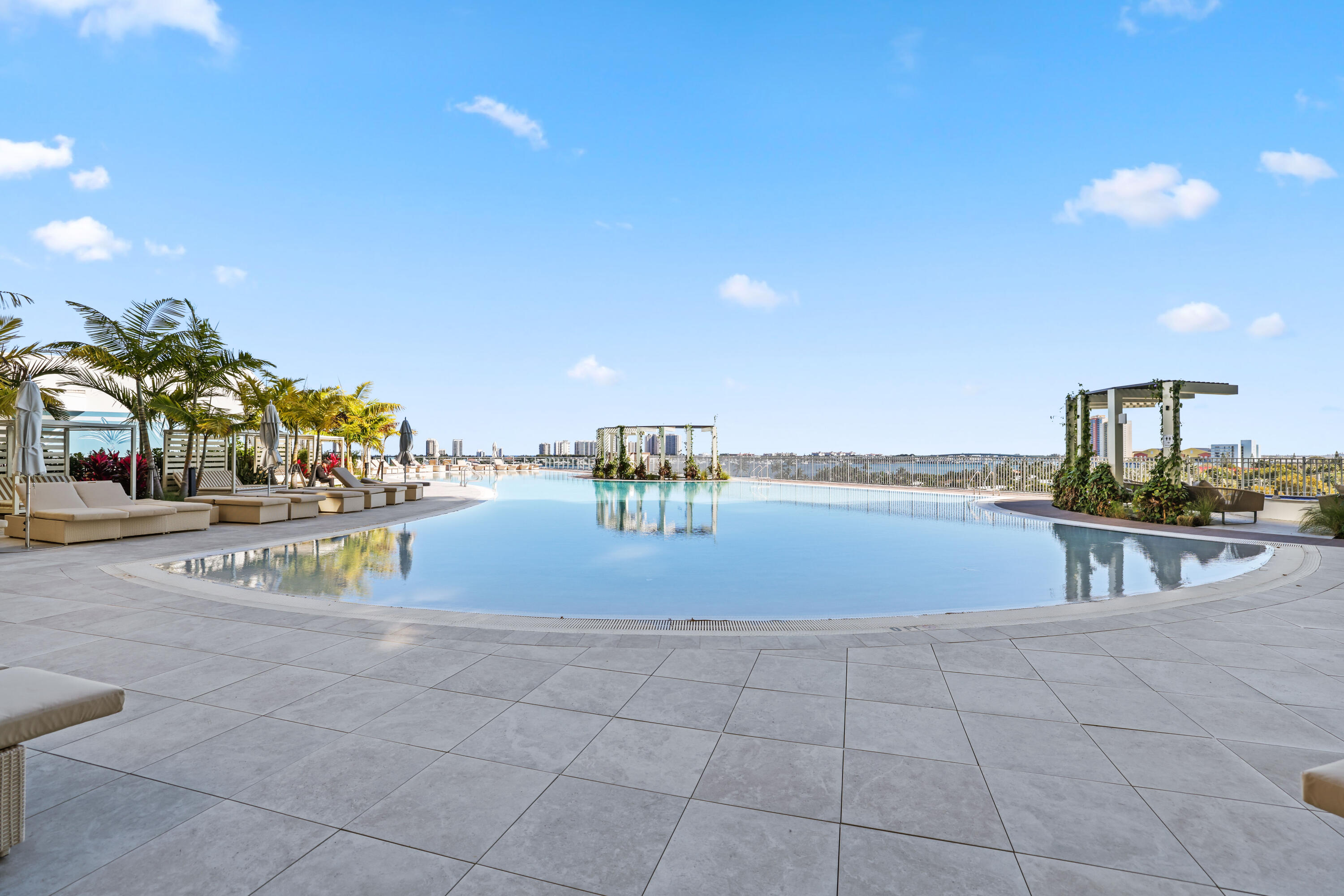 220 Lake Shr #1823 Lake Park, FL 33403