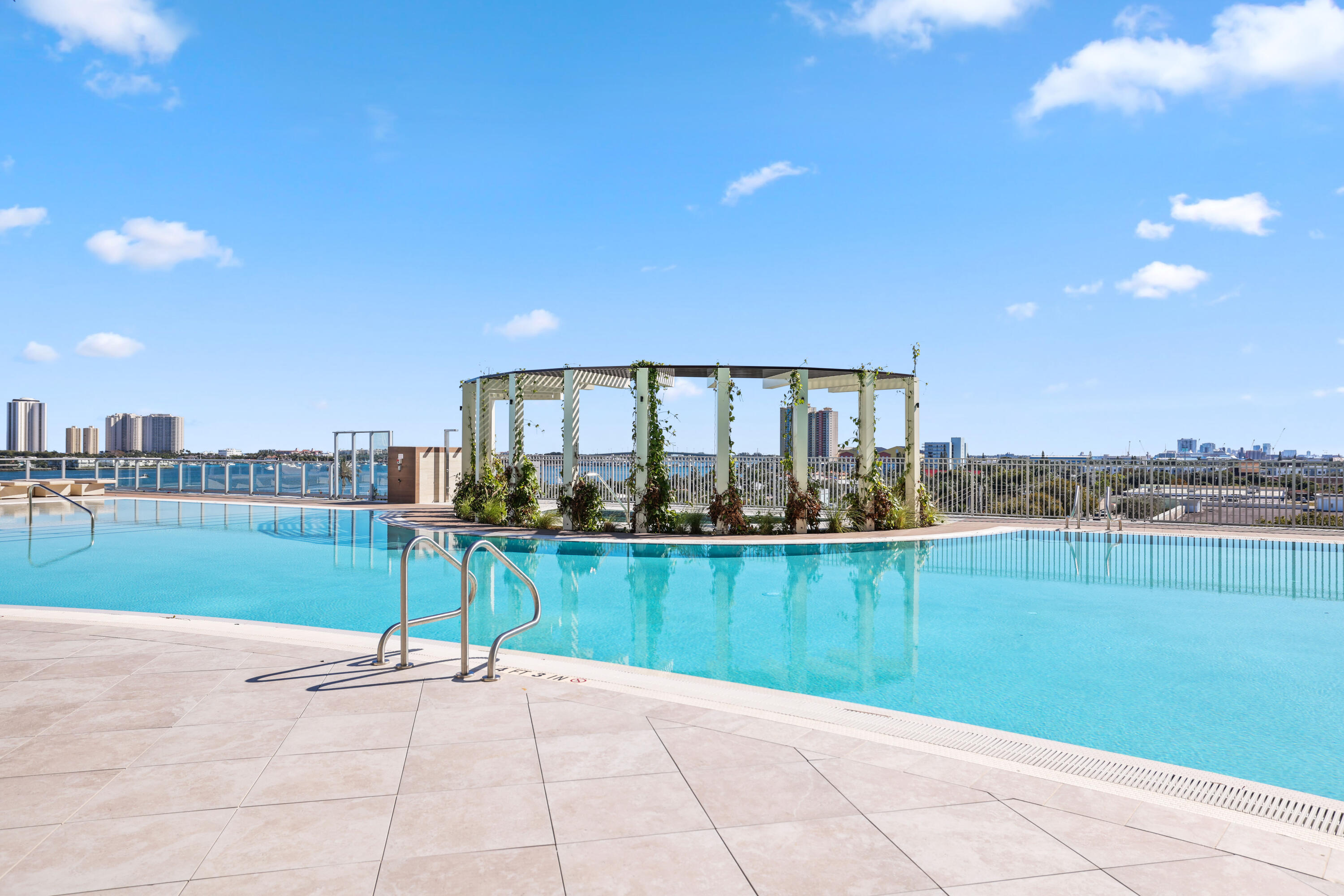 220 Lake Shr #1823 Lake Park, FL 33403