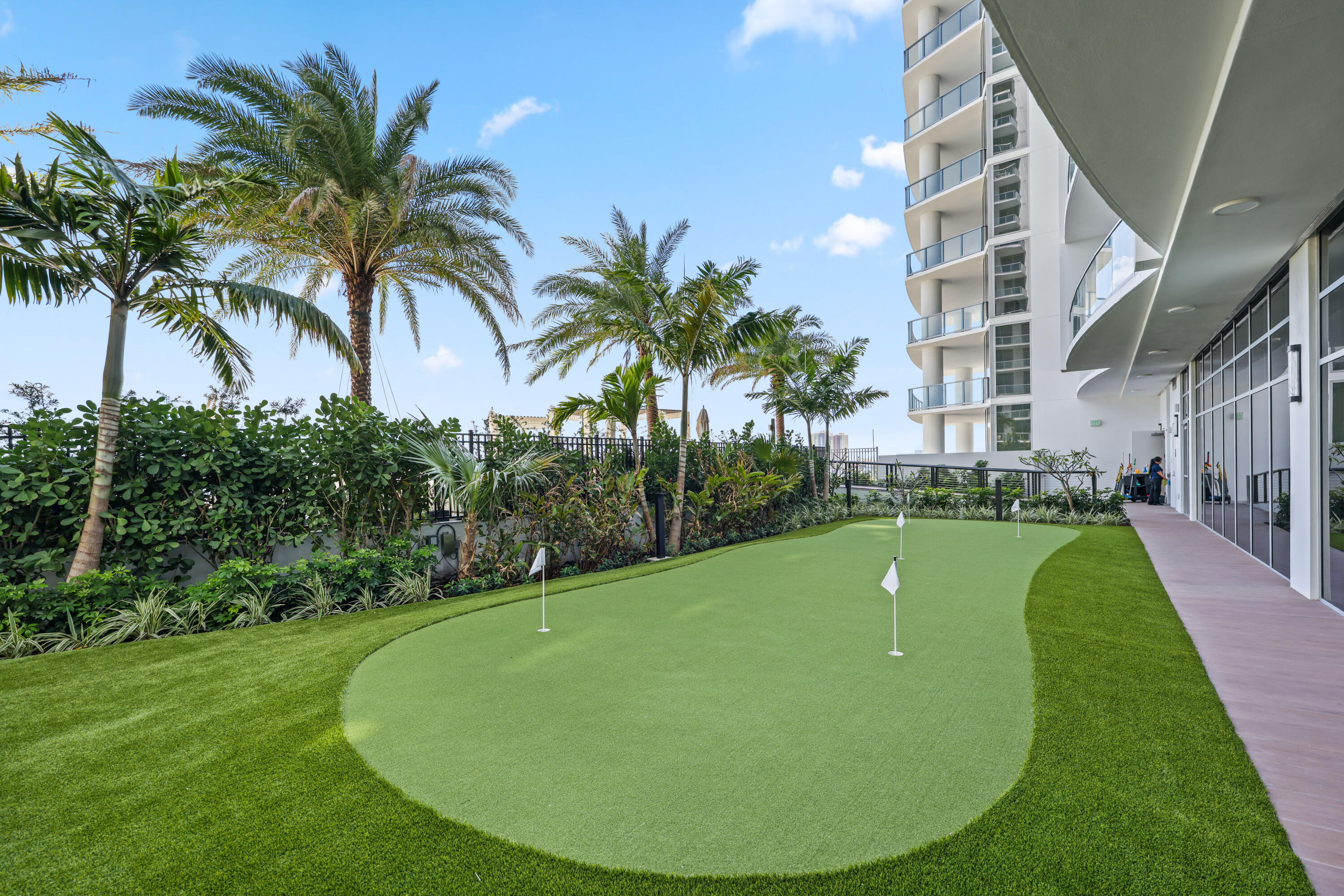 220 Lake Shr #1823 Lake Park, FL 33403