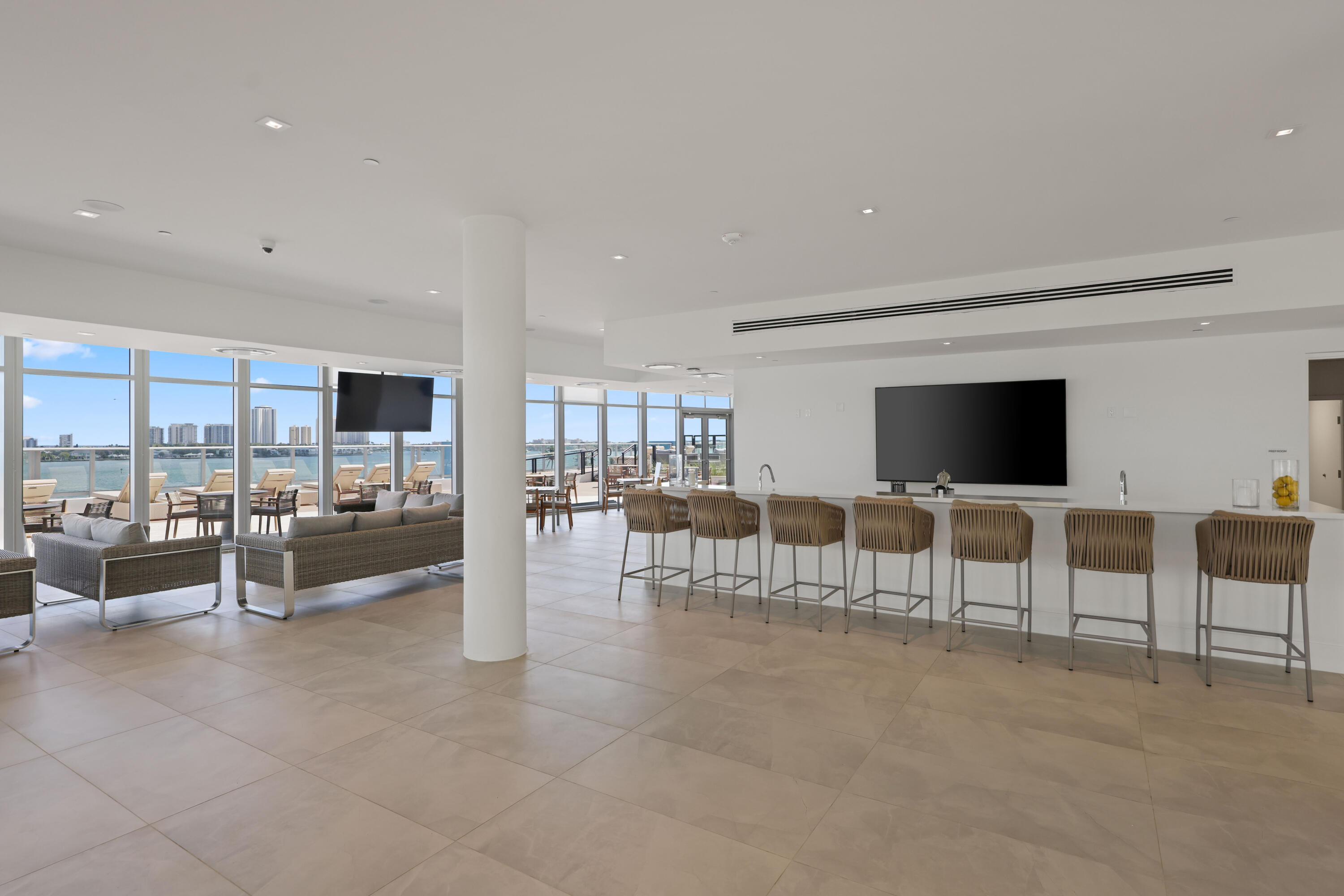 220 Lake Shr #1823 Lake Park, FL 33403