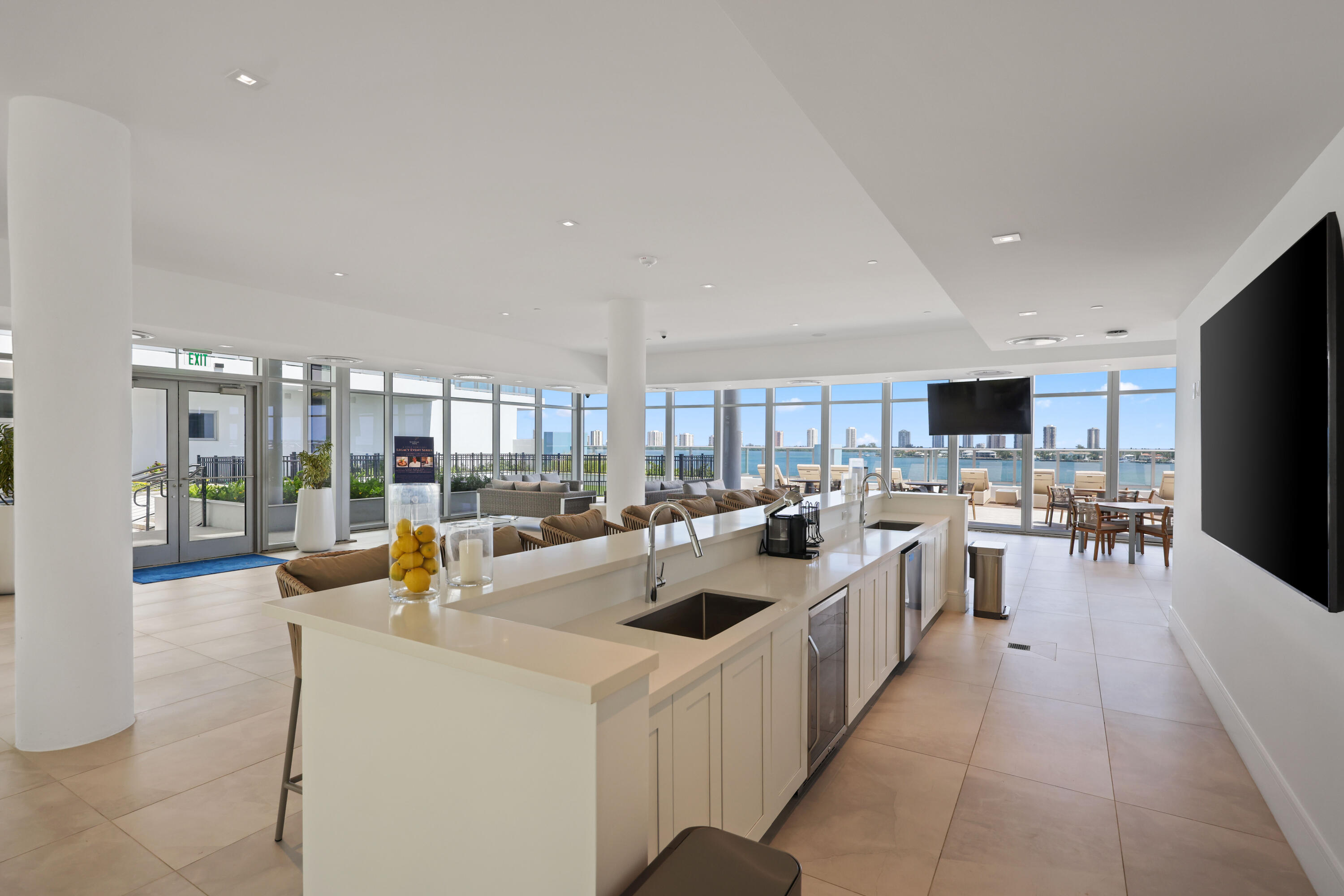 220 Lake Shr #1823 Lake Park, FL 33403