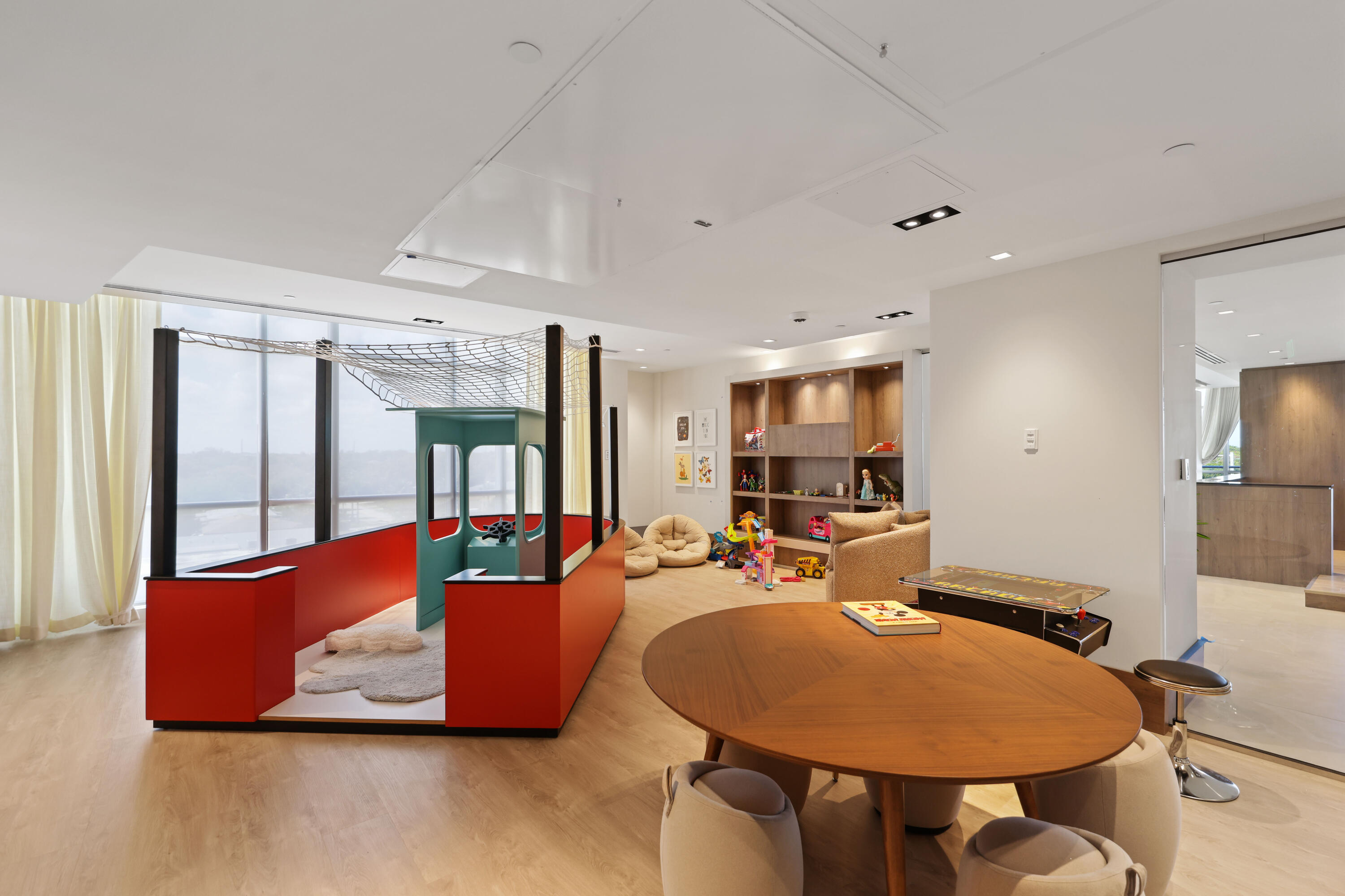 220 Lake Shr #1823 Lake Park, FL 33403