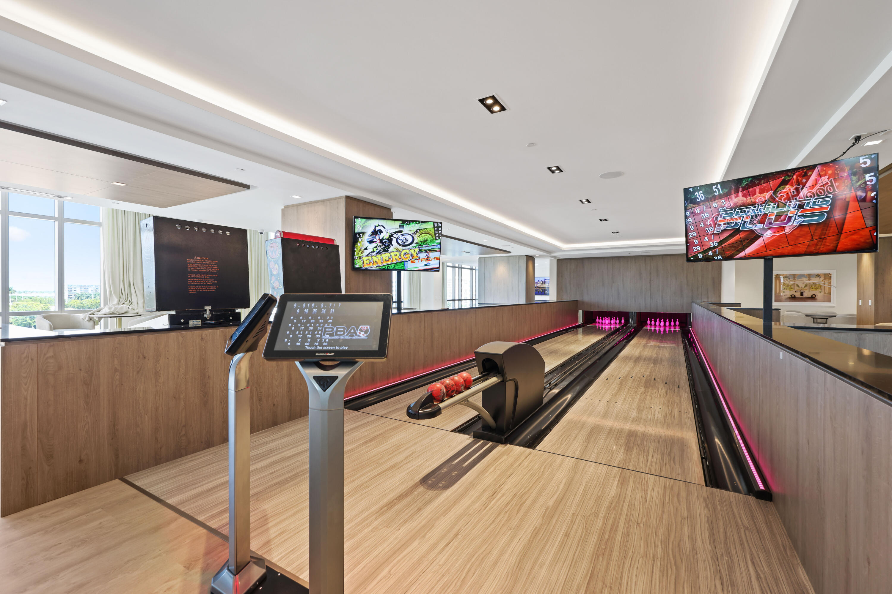 220 Lake Shr #1823 Lake Park, FL 33403