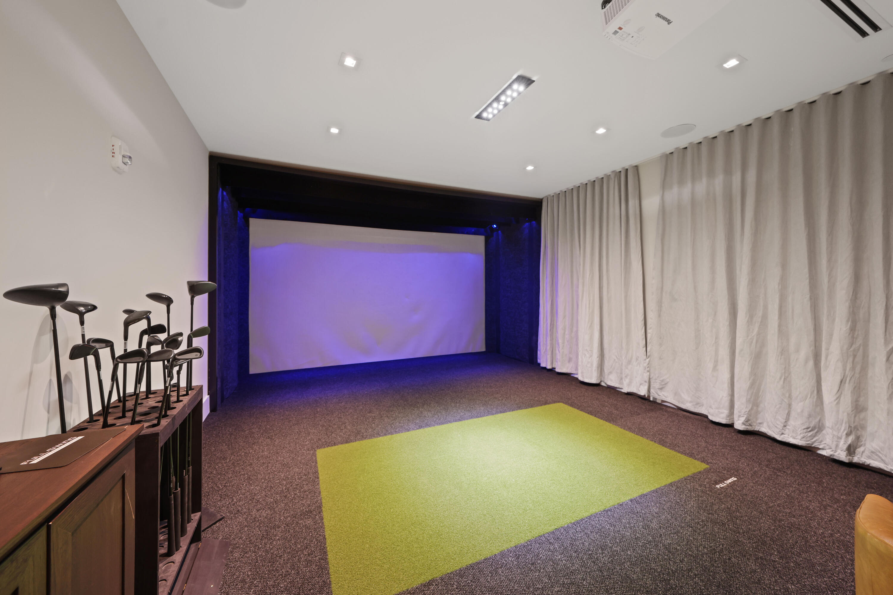 220 Lake Shr #1823 Lake Park, FL 33403