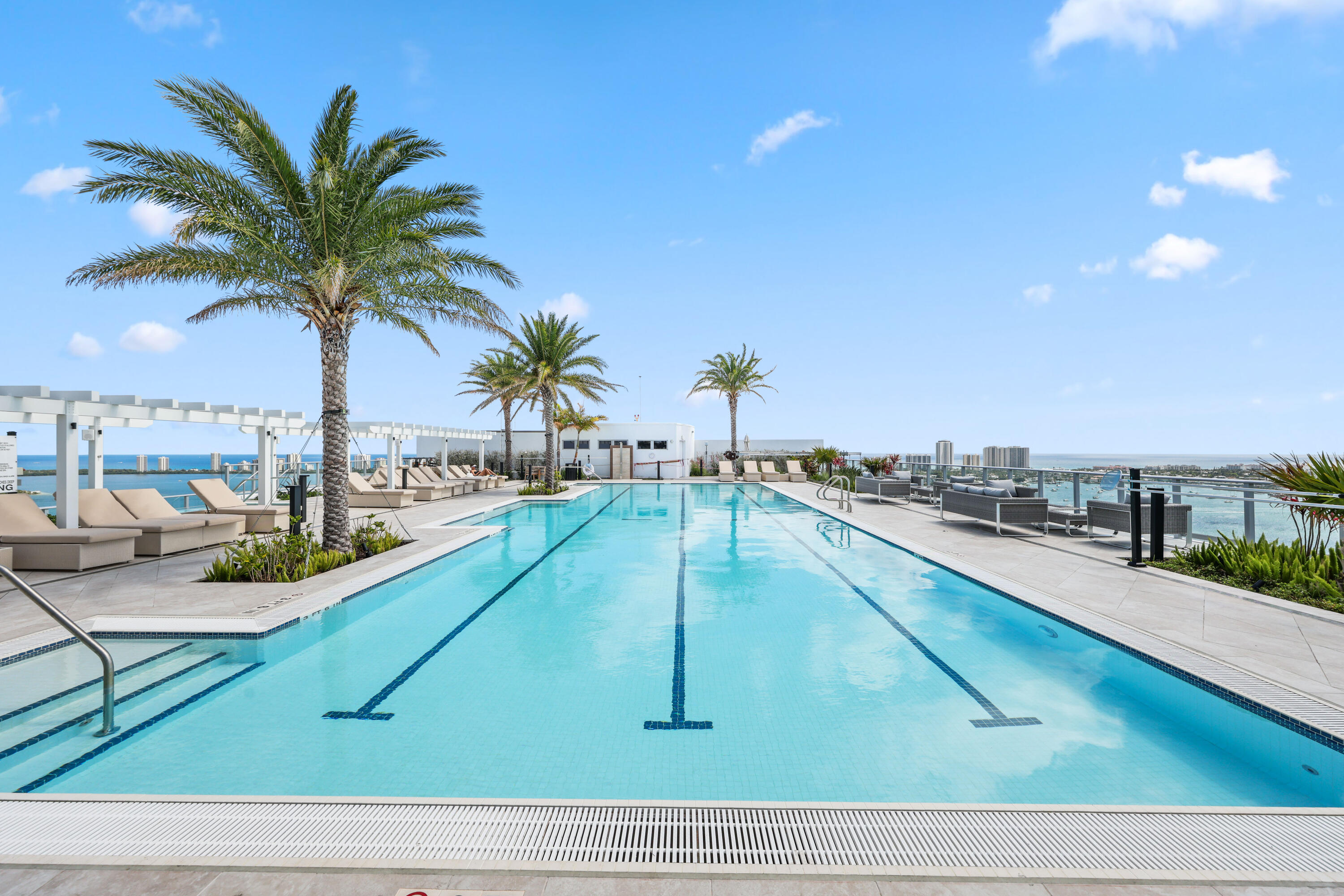 220 Lake Shr #1823 Lake Park, FL 33403