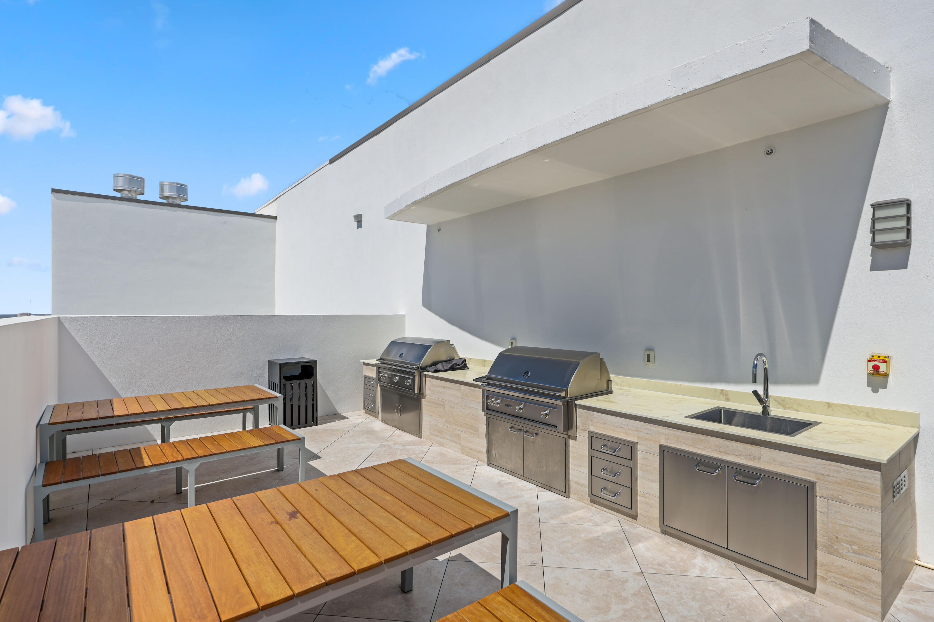 220 Lake Shr #1823 Lake Park, FL 33403